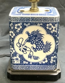 Vintage Asian Chinoiserie Porcelain Table Lamp