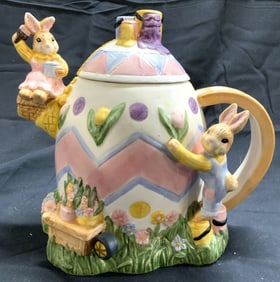 FITZ & FLOYD OMNIBUS Porc Easter Teapot W Lid