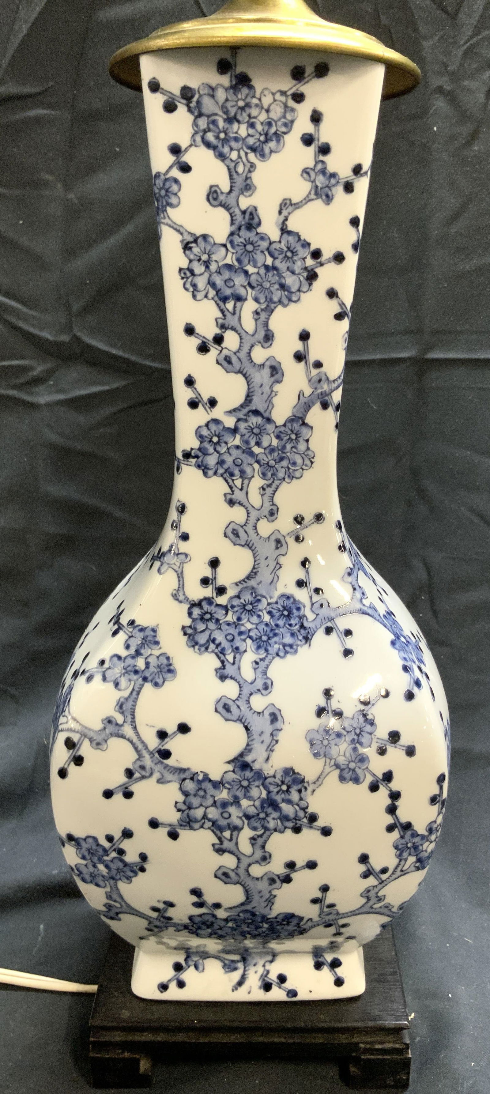 Vtg Hand Painted Asian Chinoiserie Porc Lamp (1 of 8)