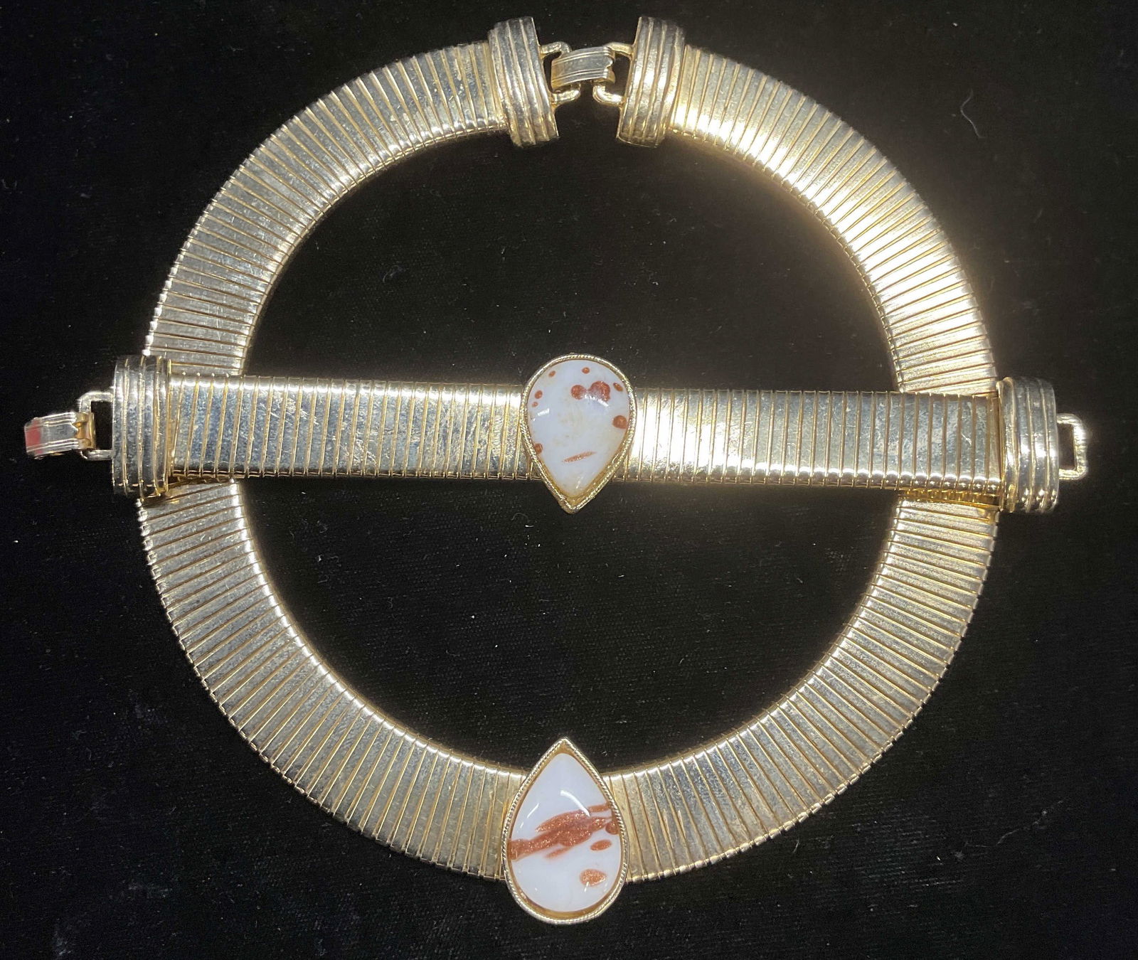 Vtg Pair Gold Tn White Drop Necklace & Bracelet: Vintage matching jewelry set. Gold tone choker necklace and bracelet with white and gold tone faux drop shaped cabochons. Necklace drop length approx 5.5 inches. Bracelet measures approx 6.5 inches lo