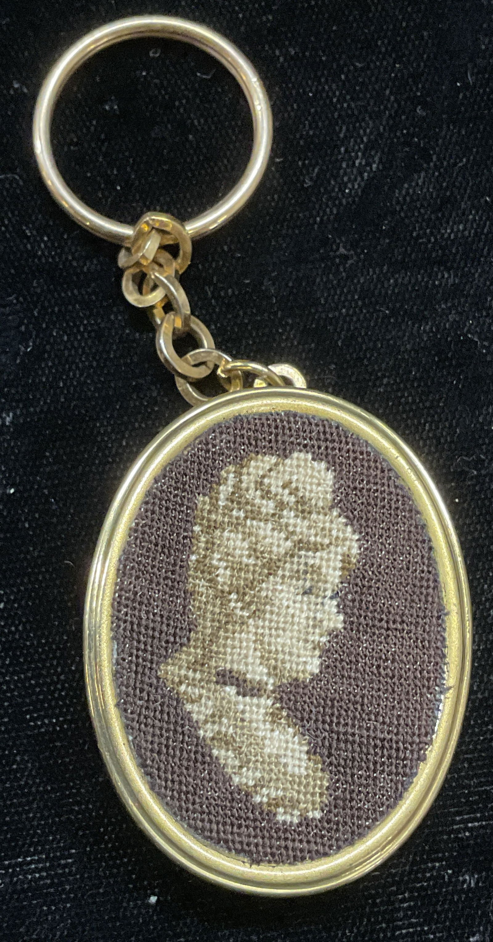 Vtg Signed Cameo Petitpoint Music Box Keychain (1 of 6)