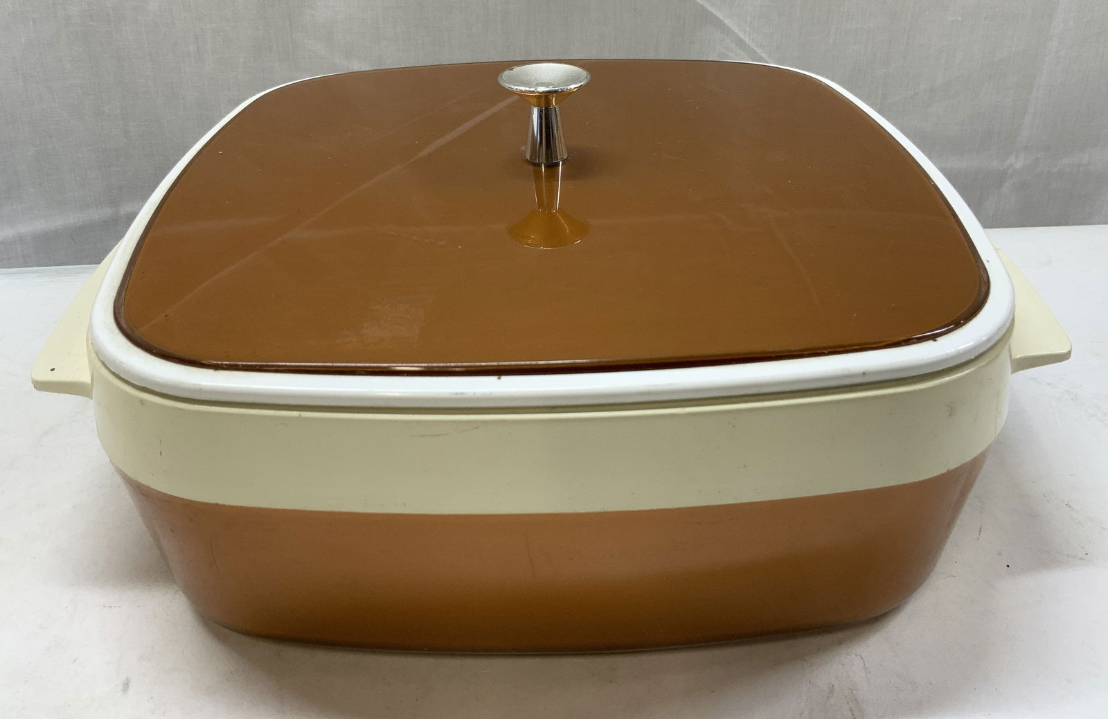West Bend Orange MCM Thermal Casserole: West Bend Orange MCM Thermal Casserole Thermal casserole has an orange lid & is designed to keep food warm. Surface wear consistent to age, use & exposure. Measurements: length 9.2in x width 8.8in. Th