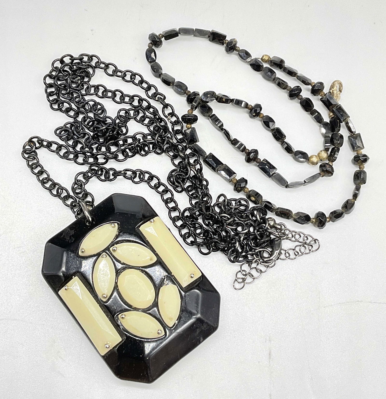 Lot 2 Vintage Black Beaded Necklaces, Pendant+ (1 of 8)