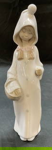 Lladro Shepherdess with Basket Porc Figurine Spain: Lladro porcelain figurine. Shepherdess with Basket. Signed. Made in Spain. Hand painted. Measures approx 2.5 x 2 x 8.5 inches. Some wear consistent with exposure. Lladro, Lladro figurine, shepherdess
