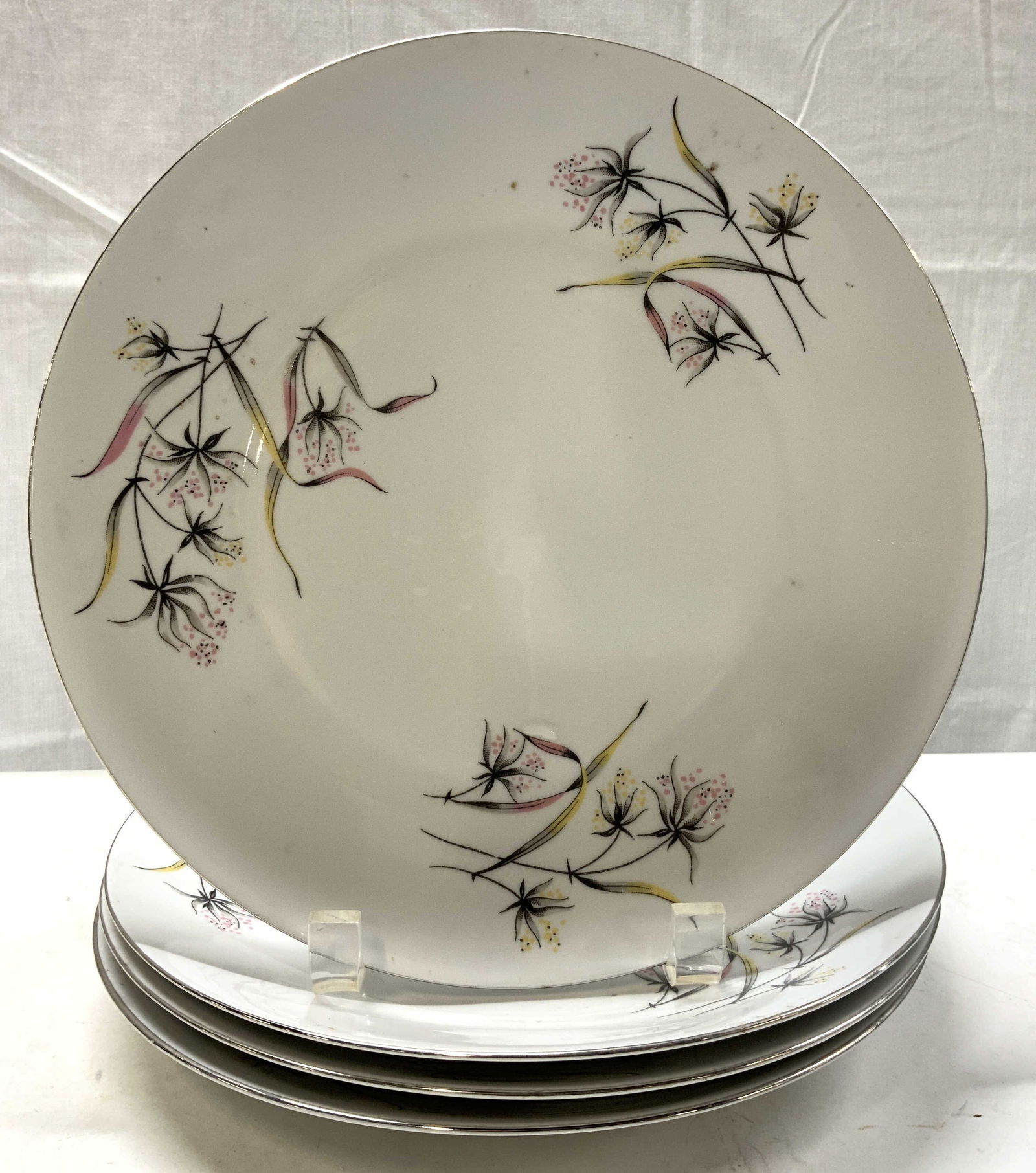 4 CHODZIEZ Barbara Pink Floral Dinner Plates POLAND: 4 CHODZIEZ Barbara Pink Floral Dinner Plates POLAND 4 porcelain plates depicting a floral design with pink & yellow accents. Plates have a silver/platinum trim. Signed & marked. Reads CHODZIEZ. MADE I