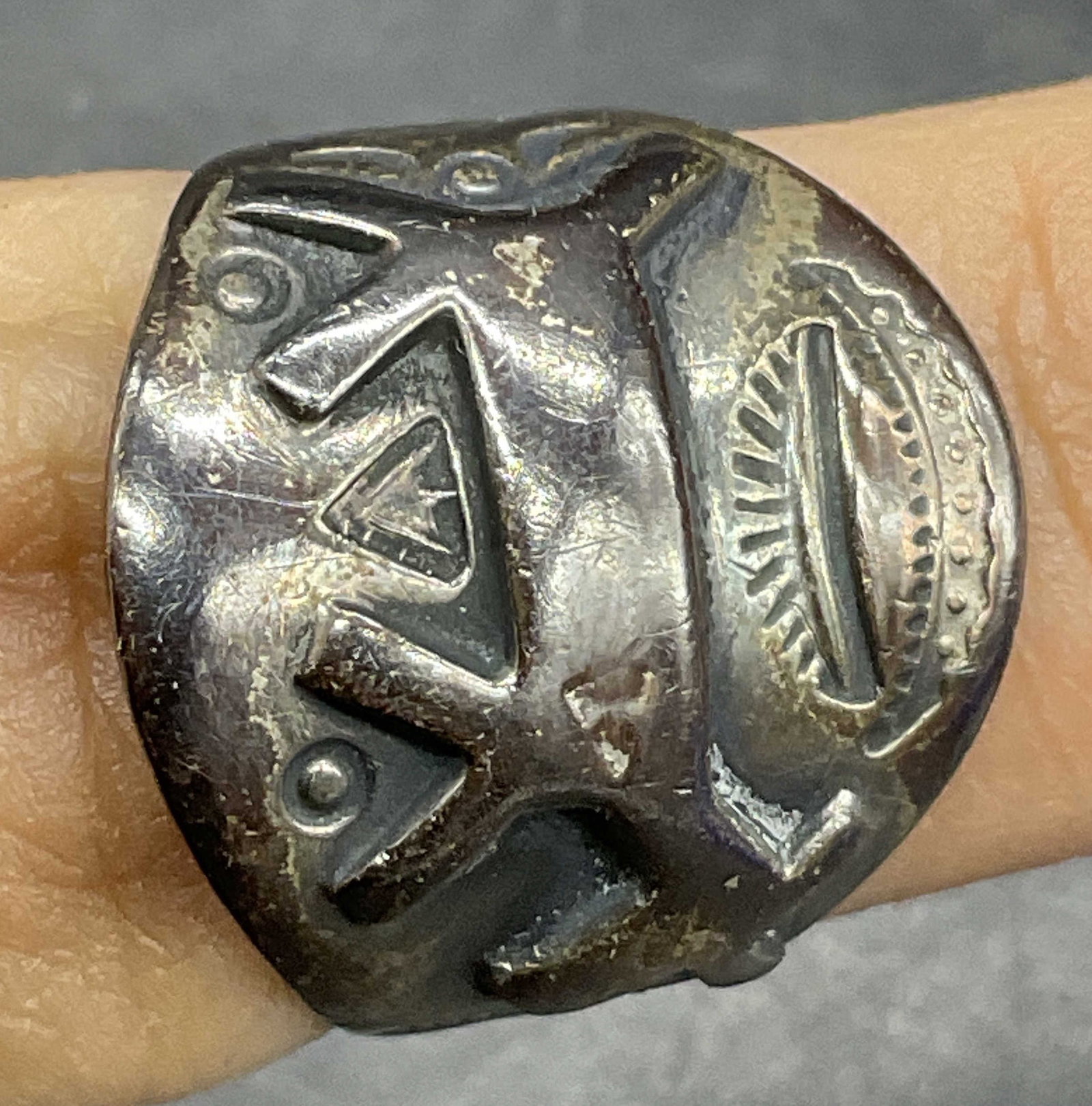 Vintage Silver Toned Metal Dog Motif Ring: Vintage Silver Toned Metal Dog Motif Ring. Raised dog to the obverse surrounded by etched metalwork. Ring size approx. 7. Open back to the band. Surface wear consistent with age, use, and exposure. Vi