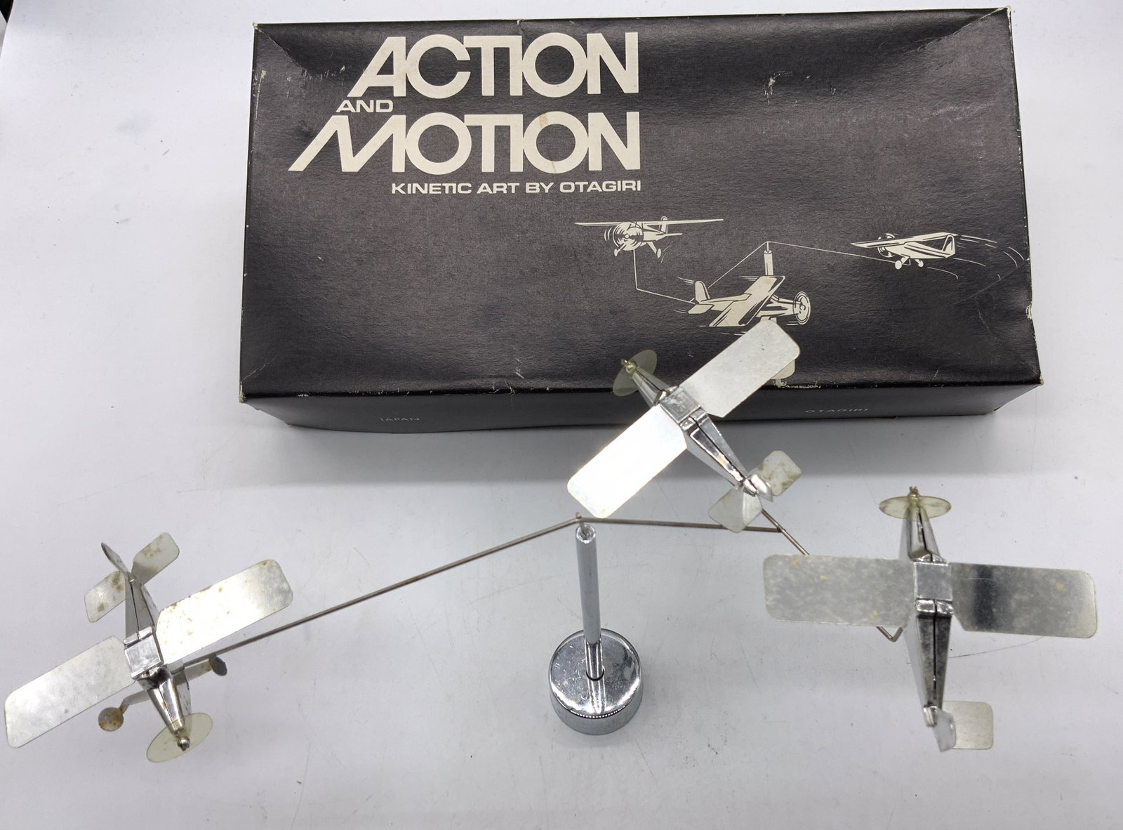 Action & Motion Kinetic AIRPLANE Art W BOX JAPAN: Action & Motion Kinetic AIRPLANE Art W BOX JAPAN Kinetic art by OTAGIRI. 15/71 AIRPLANE. MADE IN JAPAN. Surface wear consistent to age, use & exposure. Measurements: width 10.5in x height 5in. Vintage