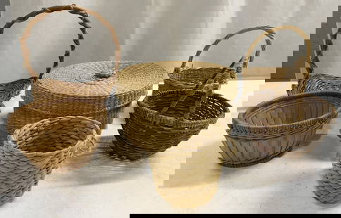 Lot 6 Assorted Miniature Woven Wicker Baskets: Lot includes 6 wicker baskets. Each of varying tan tones. One basket has lid. Four baskets have handles. Largest basket with lid measures approximately 6.5 inches wide 3.5 inches tall. Baskets, miniat