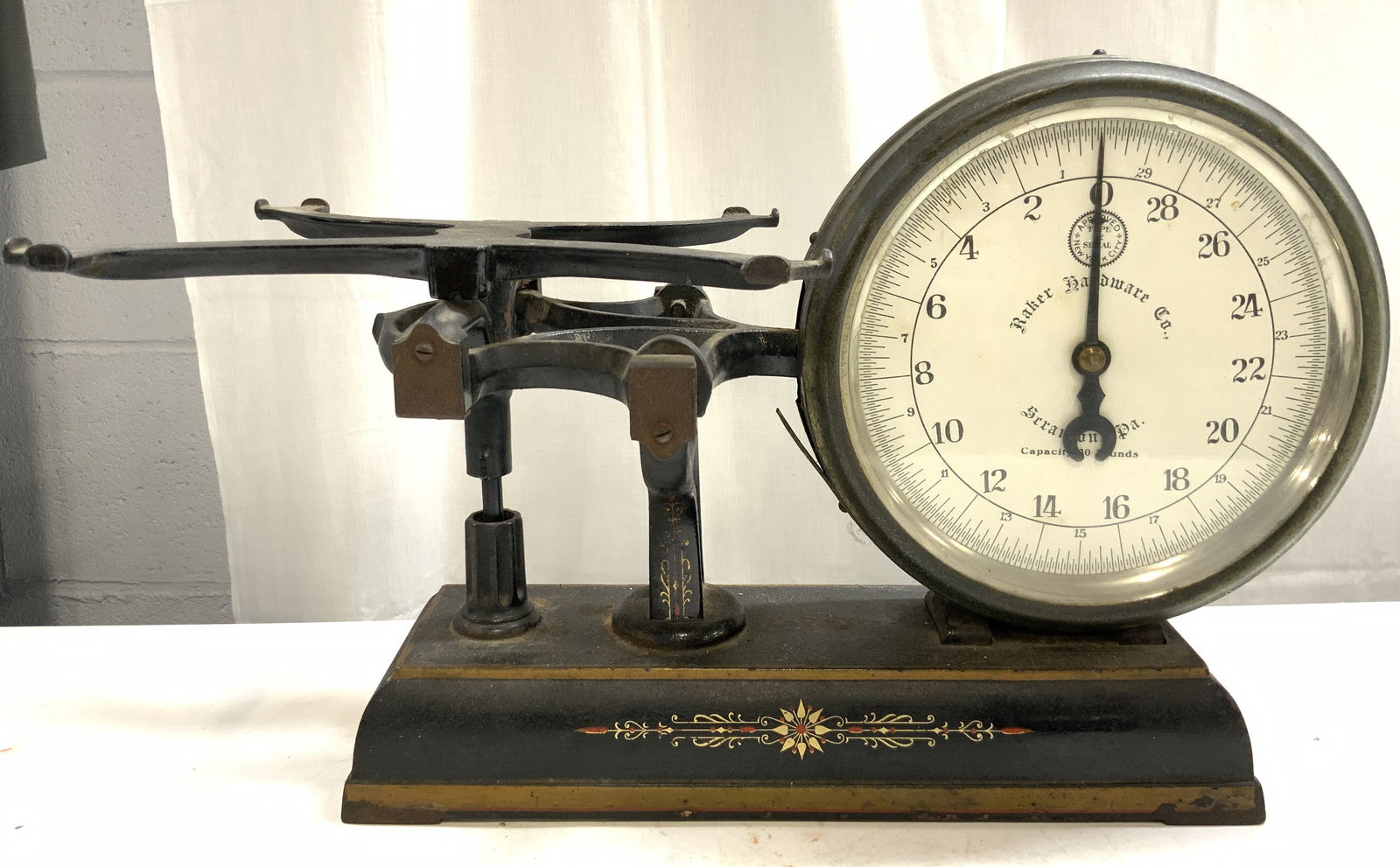 RAKER HARDWARE CO Vtg 30 Lb Cast Iron Store Scale (1 of 8)