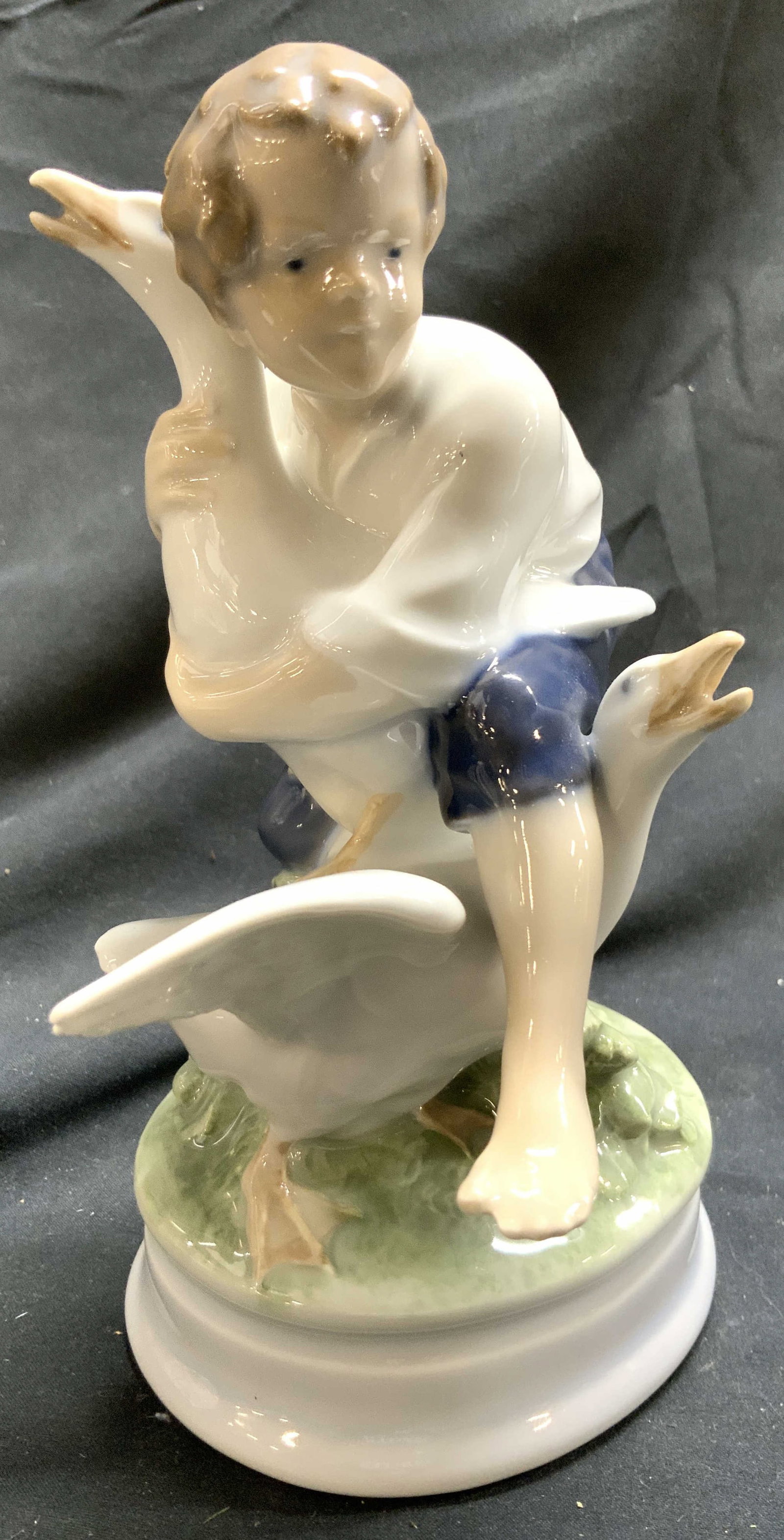 ROYAL COPENHAGEN Goose Thief 2139 Vtg Prc Fig: Underside is marked ROYAL COPENHAGEN DENMARK 2139. Royal Copenhagen GOOSE THIEF, Depict a male child figure holding a goose. Figurine is vintage and porcelain. Piece measures approximately 7 inches ta