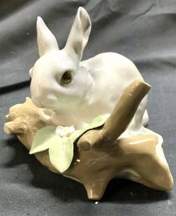 LLADRO RABBIT EATING 4773 Vtg Porc Figure Spain: Designed by Fulgencio Garcia. Underside is marked LLADRO HANDMADE IN SPAIN. Model number 4773. Figure depicts a rabbit eating a leaf on a log. Piece is vintage and porcelain. Manufactured from 1971-19