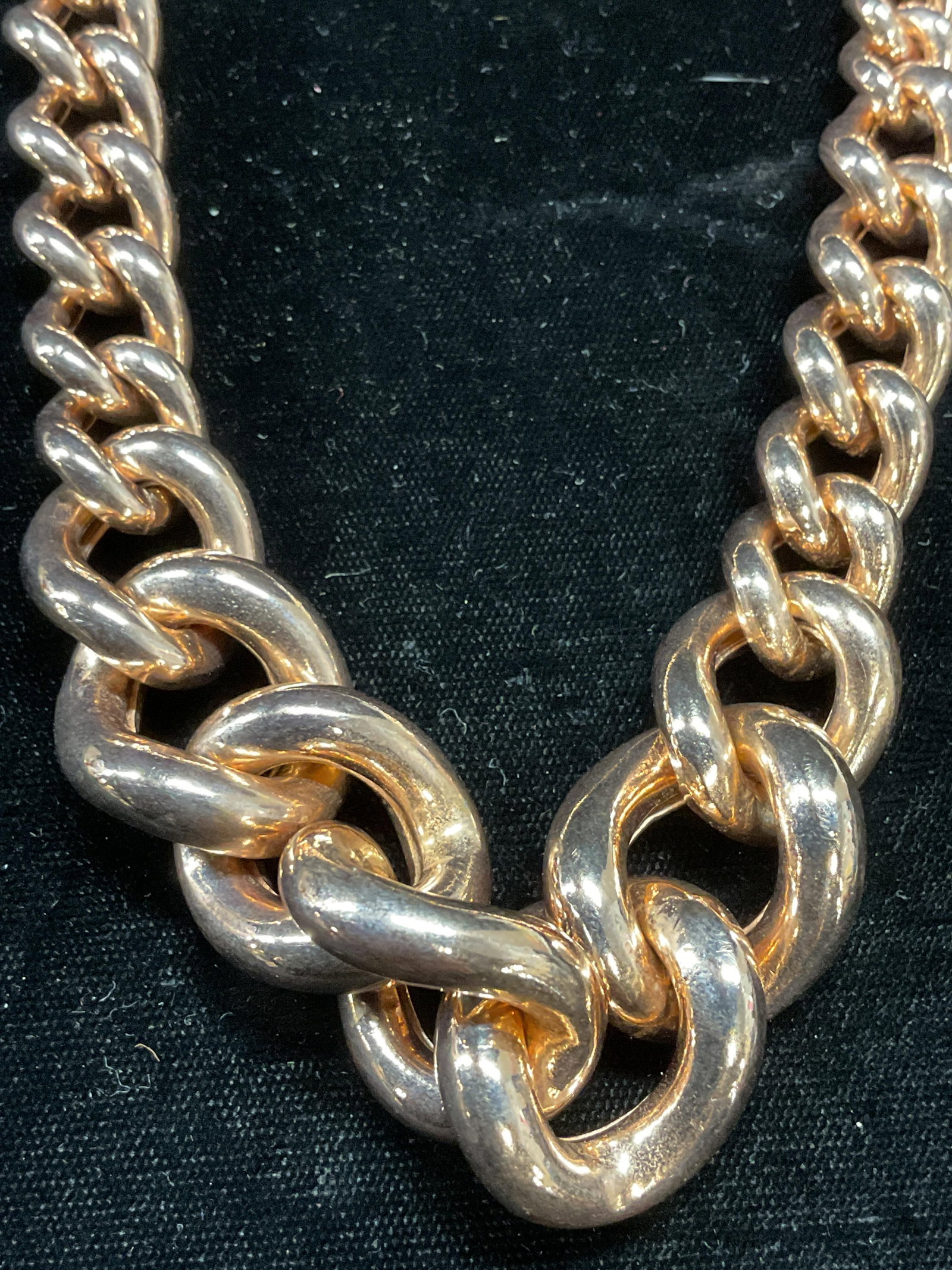 Milor Bronze Graduated Chain Link Necklace Italy: Milor bronze chain necklace. Graduated links. Signed on hang tag. Made in Italy. Drop length approx 9 inches. Some wear including scratching observed. Jewelry, estate jewelry, costume jewelry, cocktai