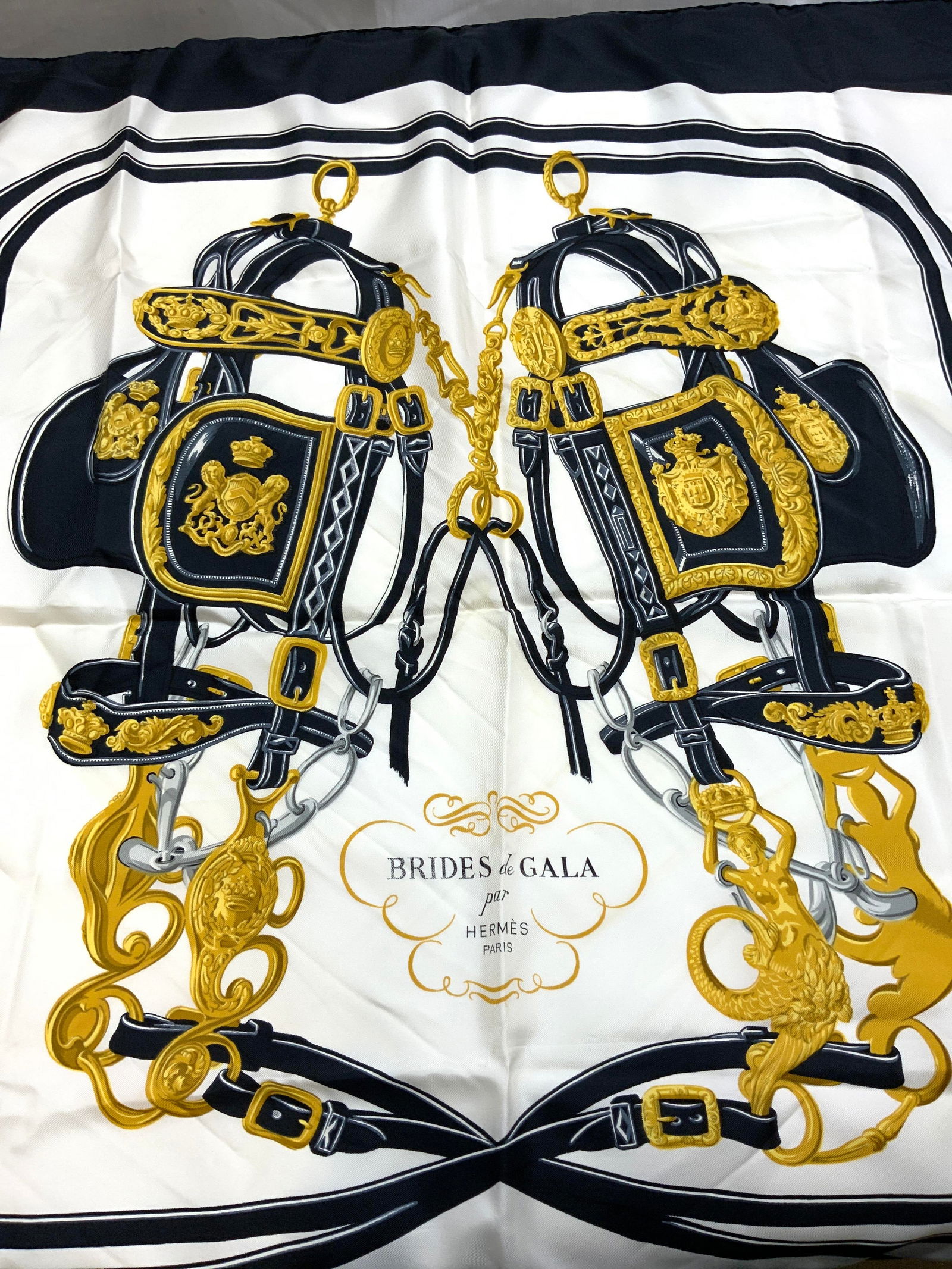【入手困難】HERMESフリルバンダナ 70 Brides de Gala Bandana Hermes Carre 70 Brides de Gala Bandana Dot Scarf - Frill