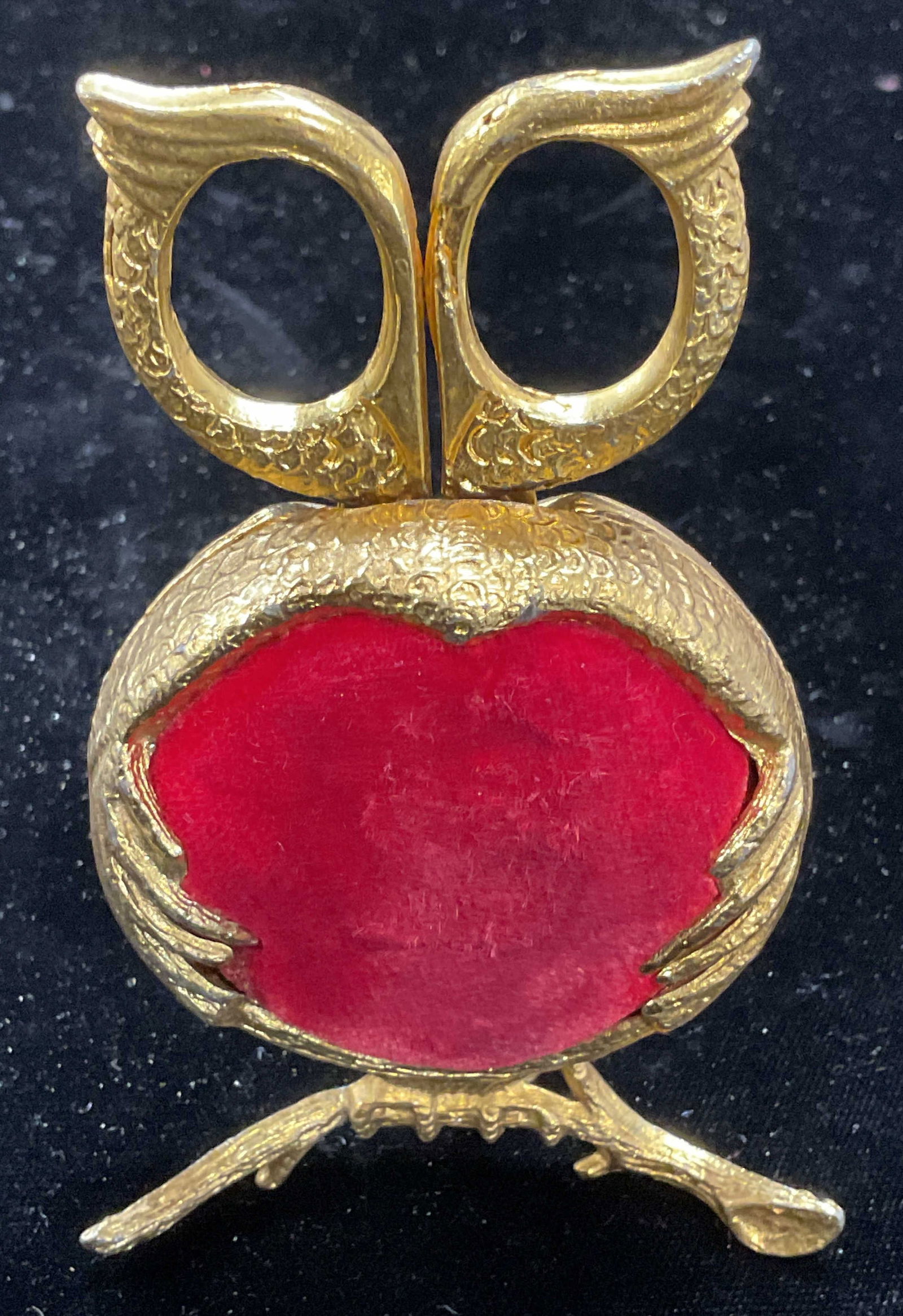 Vtg Gold Tone Owl Pin Cushion & Scissors USA (1 of 6)