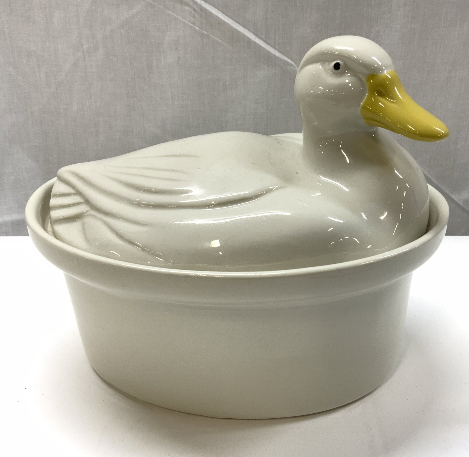 HALL Carbone Oval Duck Covered Casserole Dish USA (1 of 6)