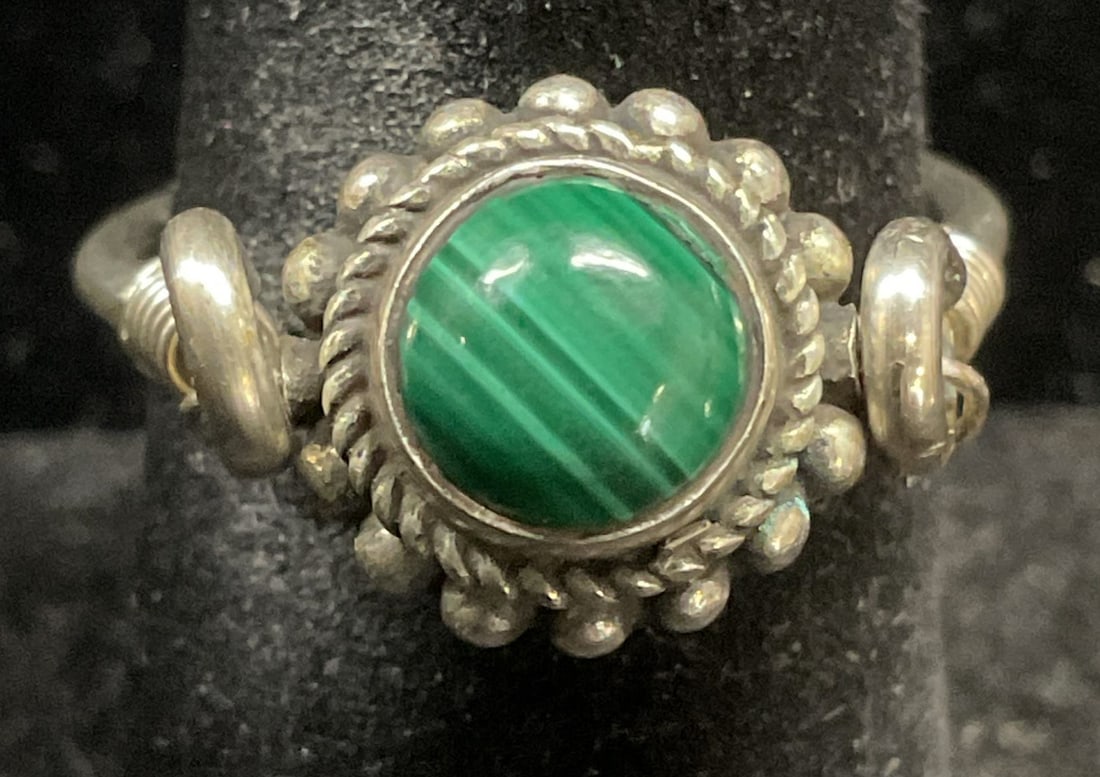 Vintage Sterling Silver & Malachite Ring (1 of 6)