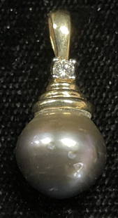 Signed 10k Gold Tahitian Pearl Diamond Pendant: Signed 10k gold and baroque Tahitian pearl pendant with diamond accent. Signed illegibly. Marked 10. Measures approx 7/8 inches long including bail. Total weight2.1 grams. Some wear including scratchi