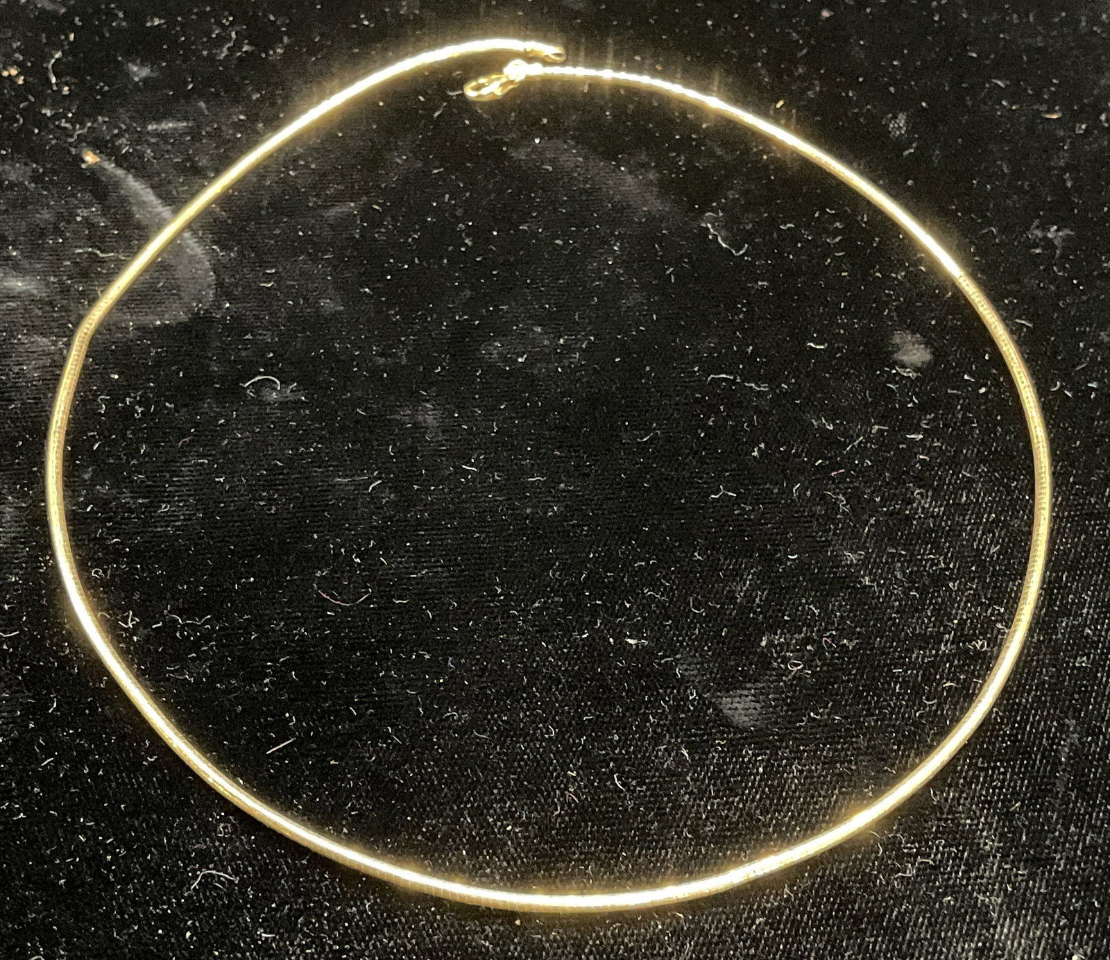 Milor 14K Yellow Gold Omega Chain Necklace: Milor 14K yellow gold omega chain choker necklace. Signed. Marked 14K. Drop length approx 6 inches. Total weight 4.2 dwt. Some wear including scratching and warping observed. Jewelry, estate jewelry, 