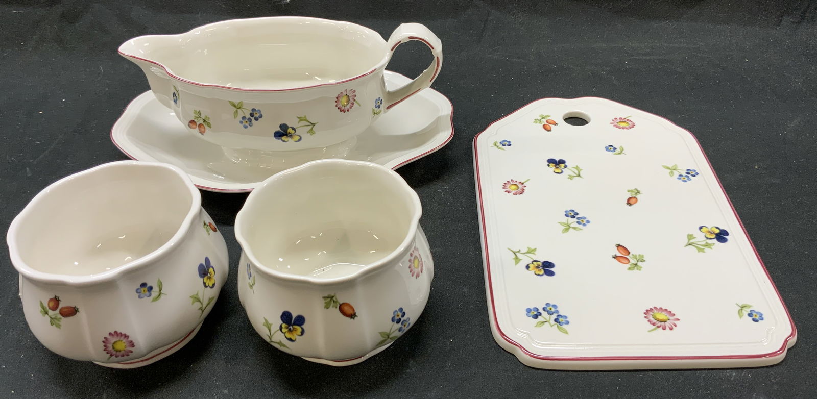 4 VILLEROY & BOCH Petite Fleur Serveware: 4 VILLEROY & BOCH Petite Fleur Serveware Lot comes with gravy boat, cheese/cracker board & 2 sugar cups. Pieces feature delicate floral decorations scattered on a white background. Including a scallop