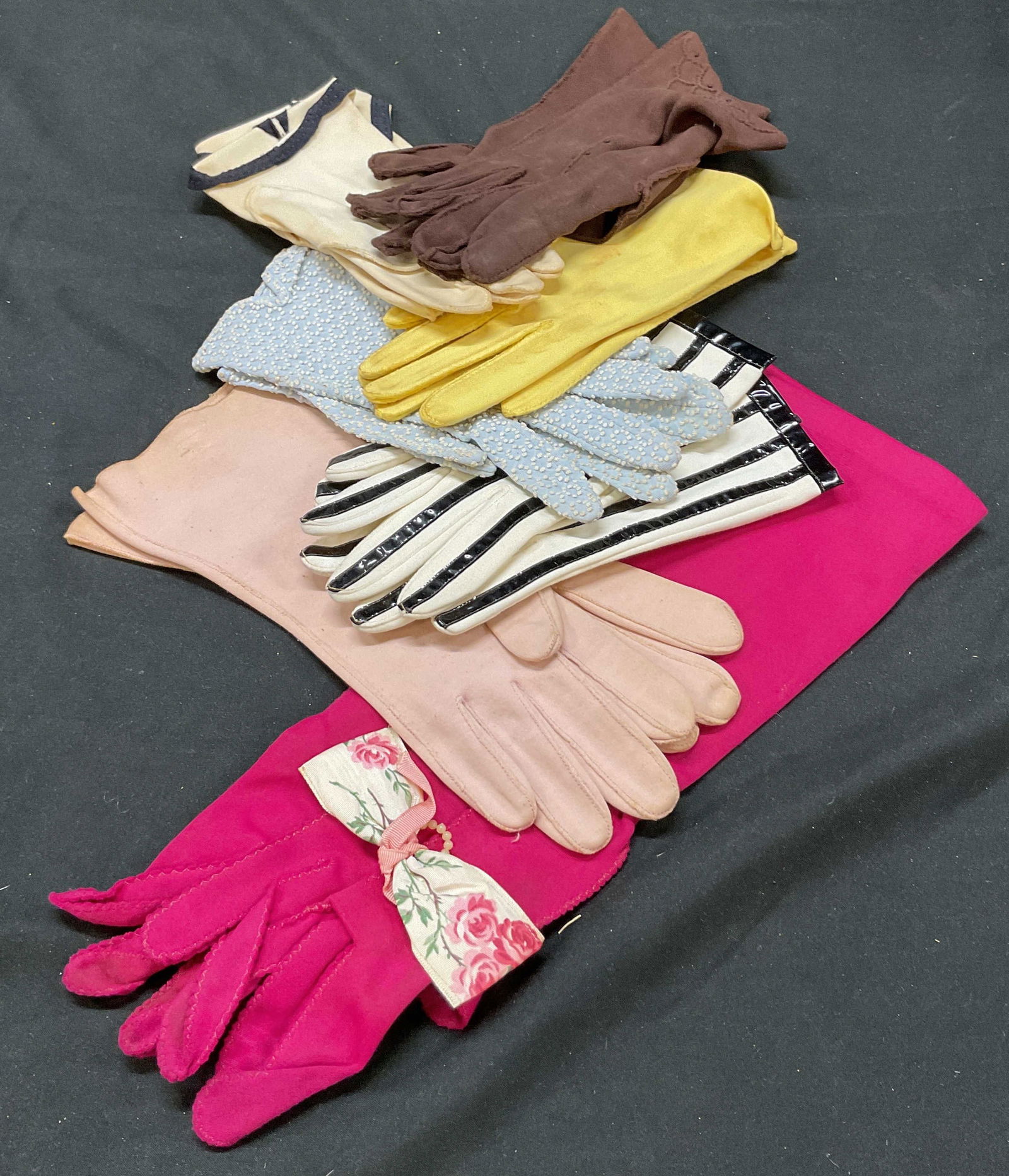 Lot 7 Wear Right Assortment Antique Suede Gloves (1 of 5)