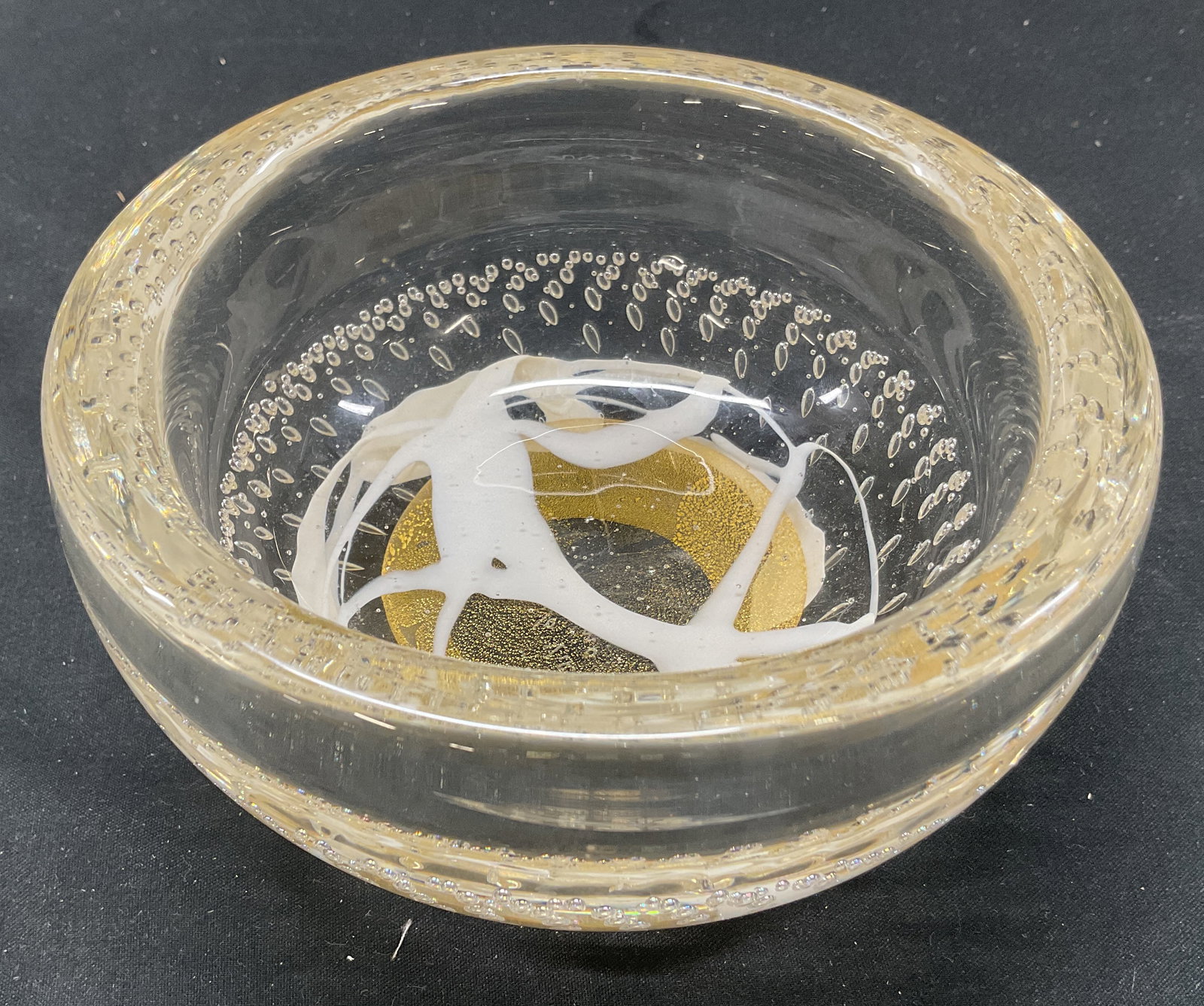 MURANO SEGUSO VETRI Art Glass Bowl Italy: MURANO SEGUSO VETRI art glass bowl. Trapped bubbles with gold fleck design. Made in Italy. 5 x 3 inches. Some surface wear consistent with exposure. Art glass bowl, SEGUSO VETRI., MURANO glass bowl, H