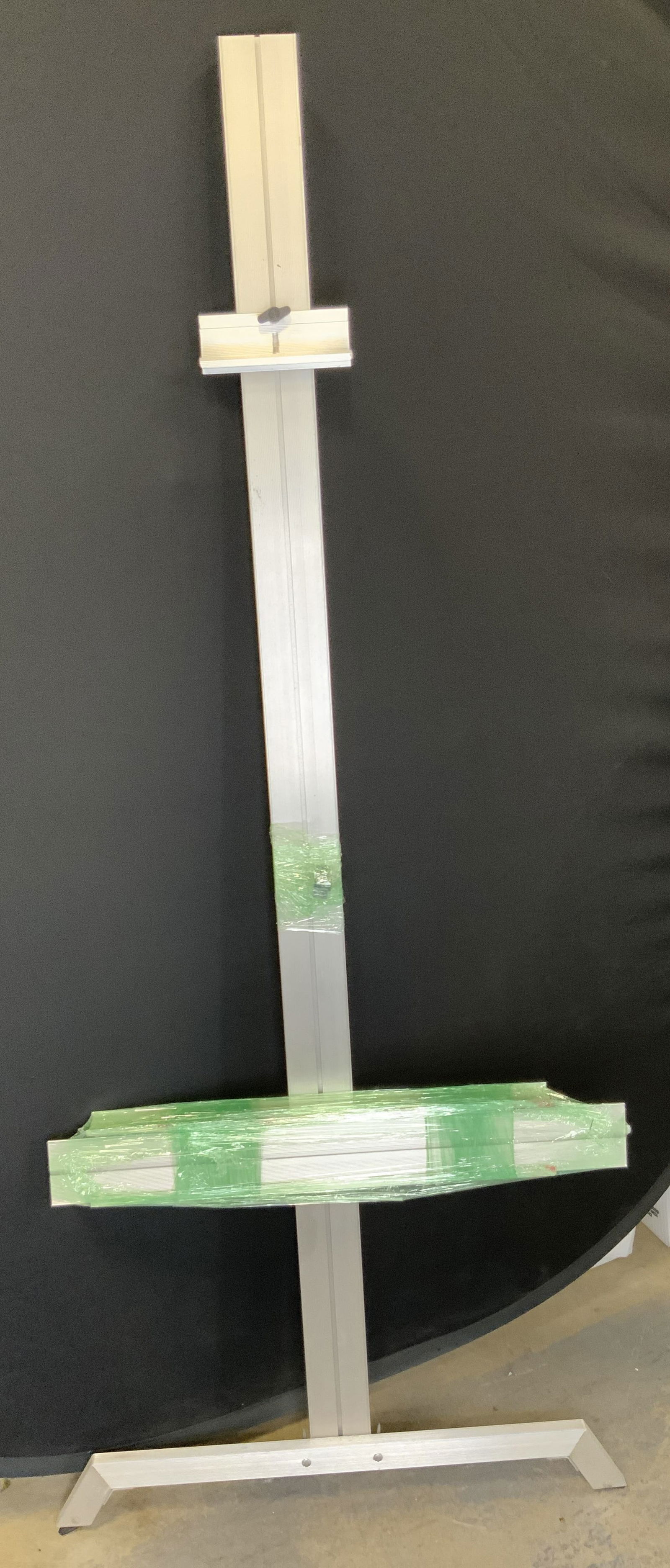 Vintage Adjustable Floor Standing Metal Easel (1 of 7)