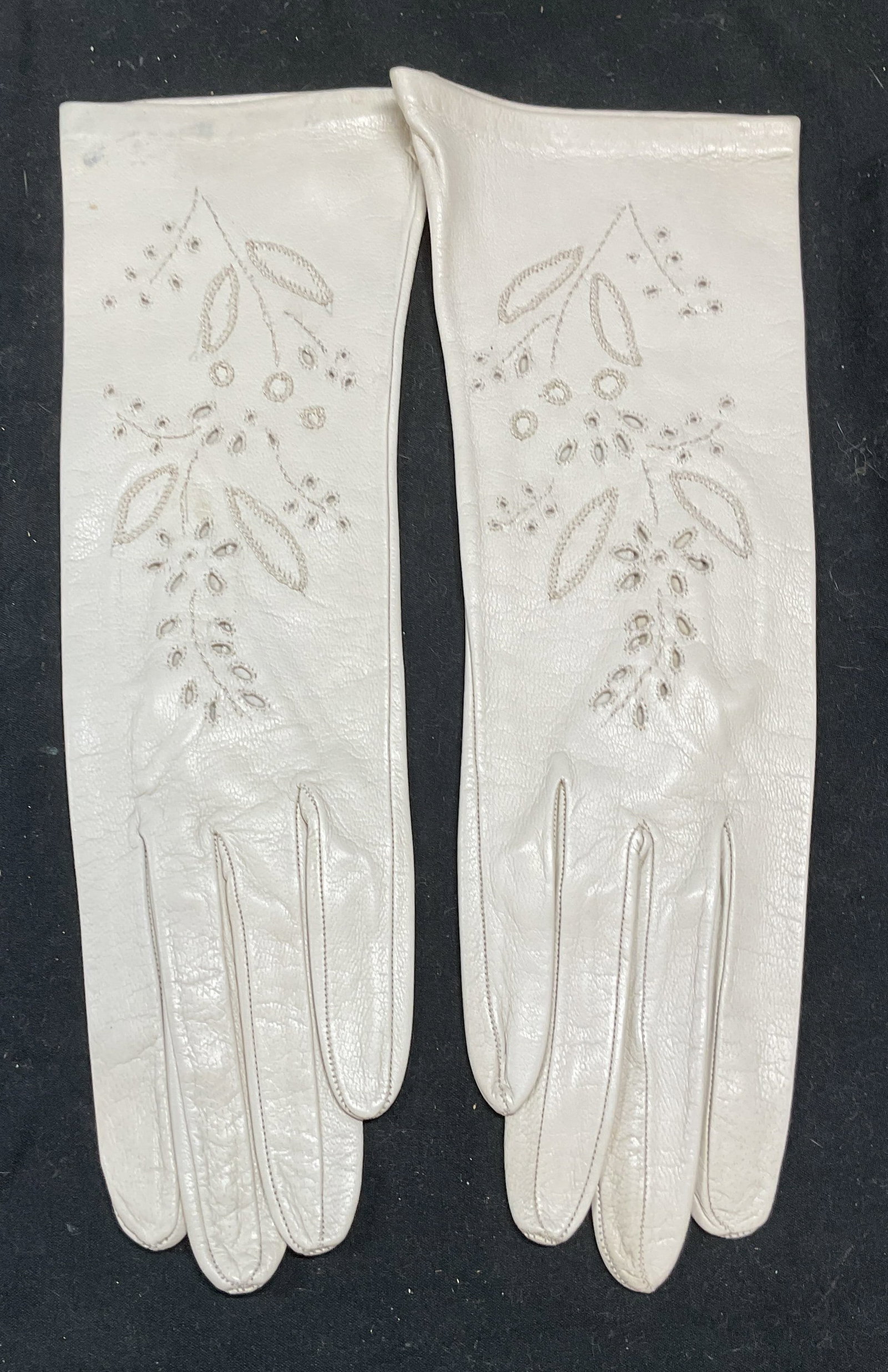 Vintage White Leather Floral Eyelet Gloves NWOT: Vintage white leather gloves with floral embroidered eyelet design. Measure approx 11 inches long. New without tag. Some discoloration. Gloves, vintage gloves, white gloves, leather gloves, floral glo