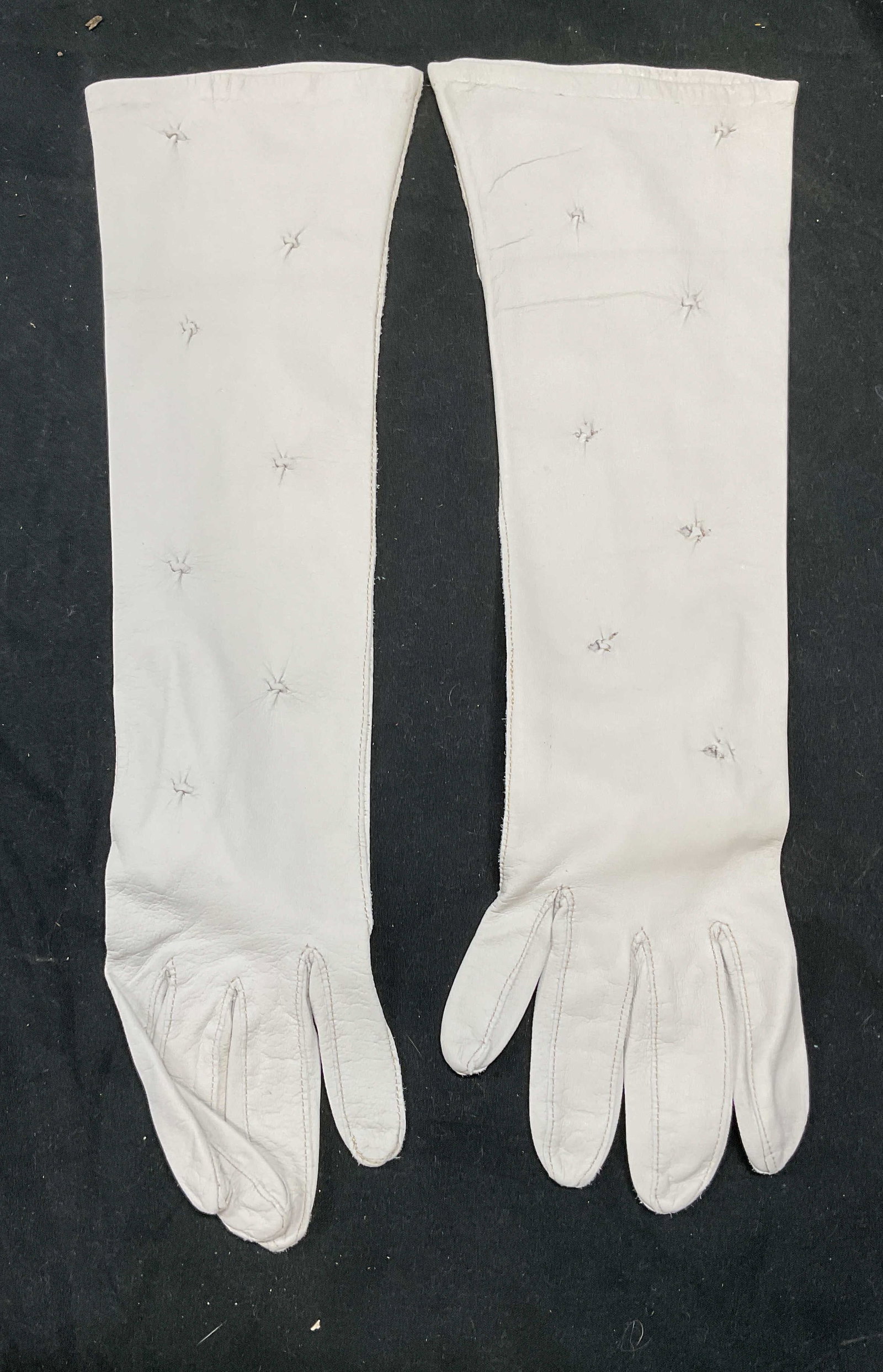 Vintage White Leather Knot Gloves: Vintage white leather gloves with knotted detail. Measure approx 13 inches long. Some small holes. Gloves, vintage gloves, white gloves, leather gloves, accessories, fashion accessories, wearables, 10