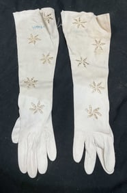 Vintage White Suede Floral Lace Gloves