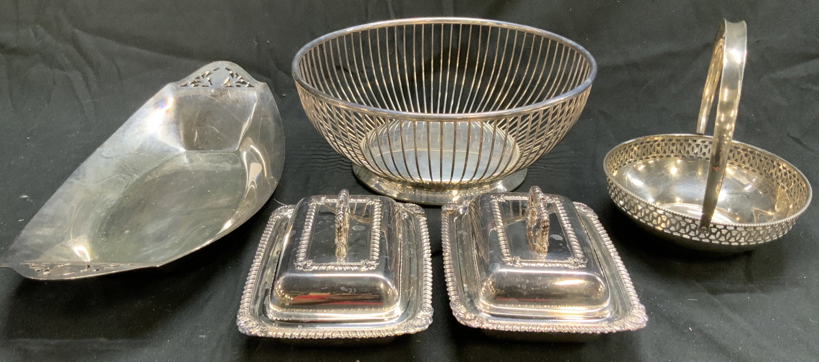 800 Silv Bowl Sheridan Silver EPNS Bowl & More: Underside of bowl with handle is inscribed 800 weight approx 2.48 ozt. Underside of wire bowl is inscribed SHERIDAN SILVER EPNS. Lot also includes 2 serving dishes with lids, & 1 serving dish with pie