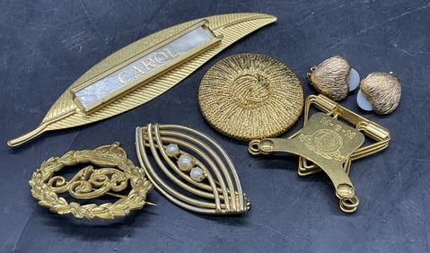Lot 6 Vintage Gold Tn Metal Jewelry, Brooches +