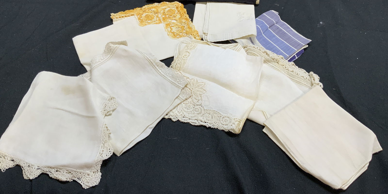 Lot 10 Vtg Nylon Pouch & Table Linens (1 of 8)