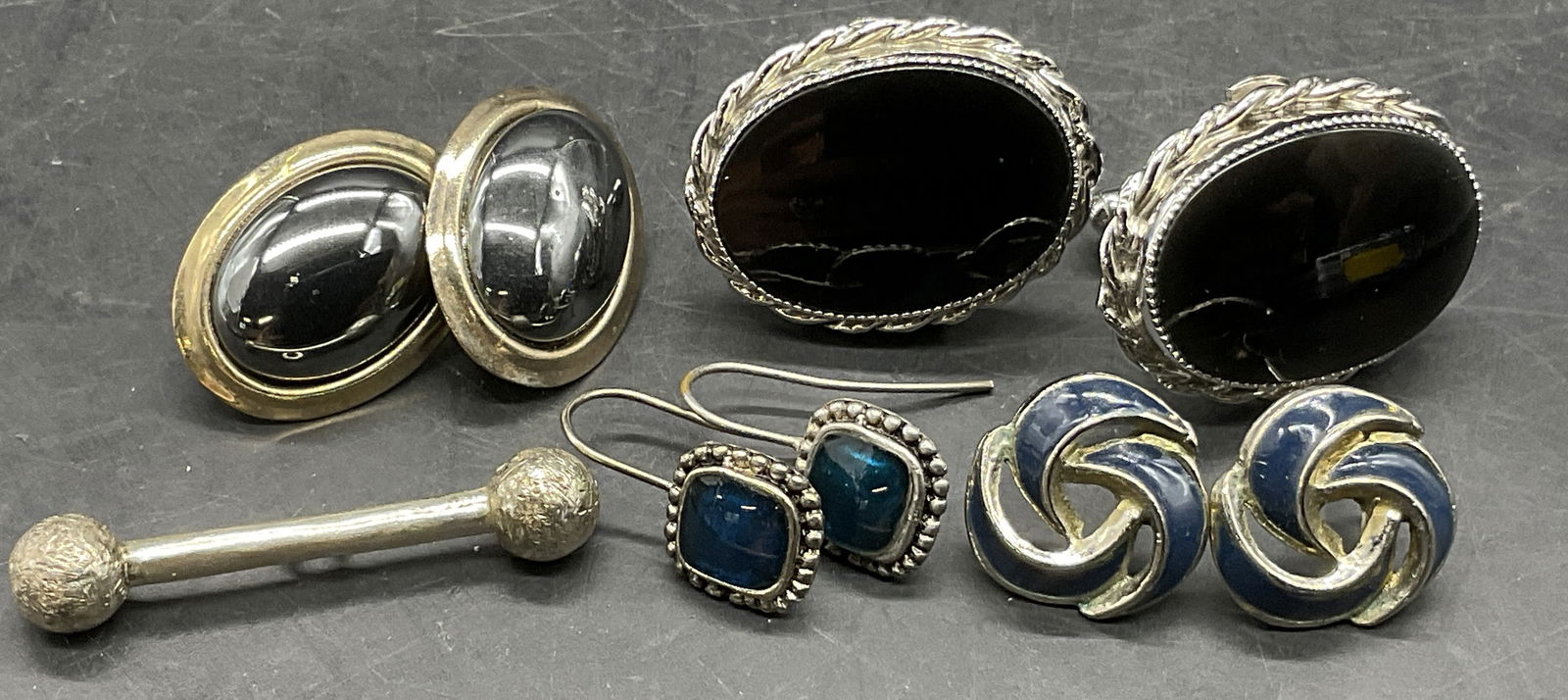 Lot 5 Vintage Cuff Links, Earrings, & Pendant (1 of 7)