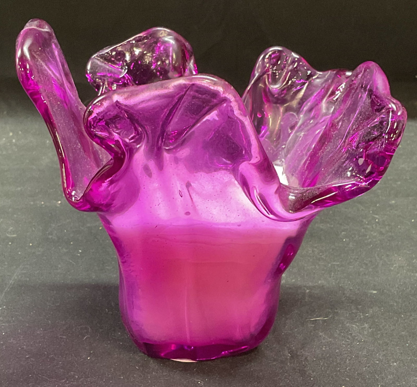 Antonio Tammaro Purple Art Glass Vessel Italy: Antonio Tammaro purple art glass candle holder vessel with pulled ruffled rim. Signed on label. Made in Italy. Measures approx 5.25 x 5.25 x 5 inches. Some wear consistent with exposure. Wax residue. 
