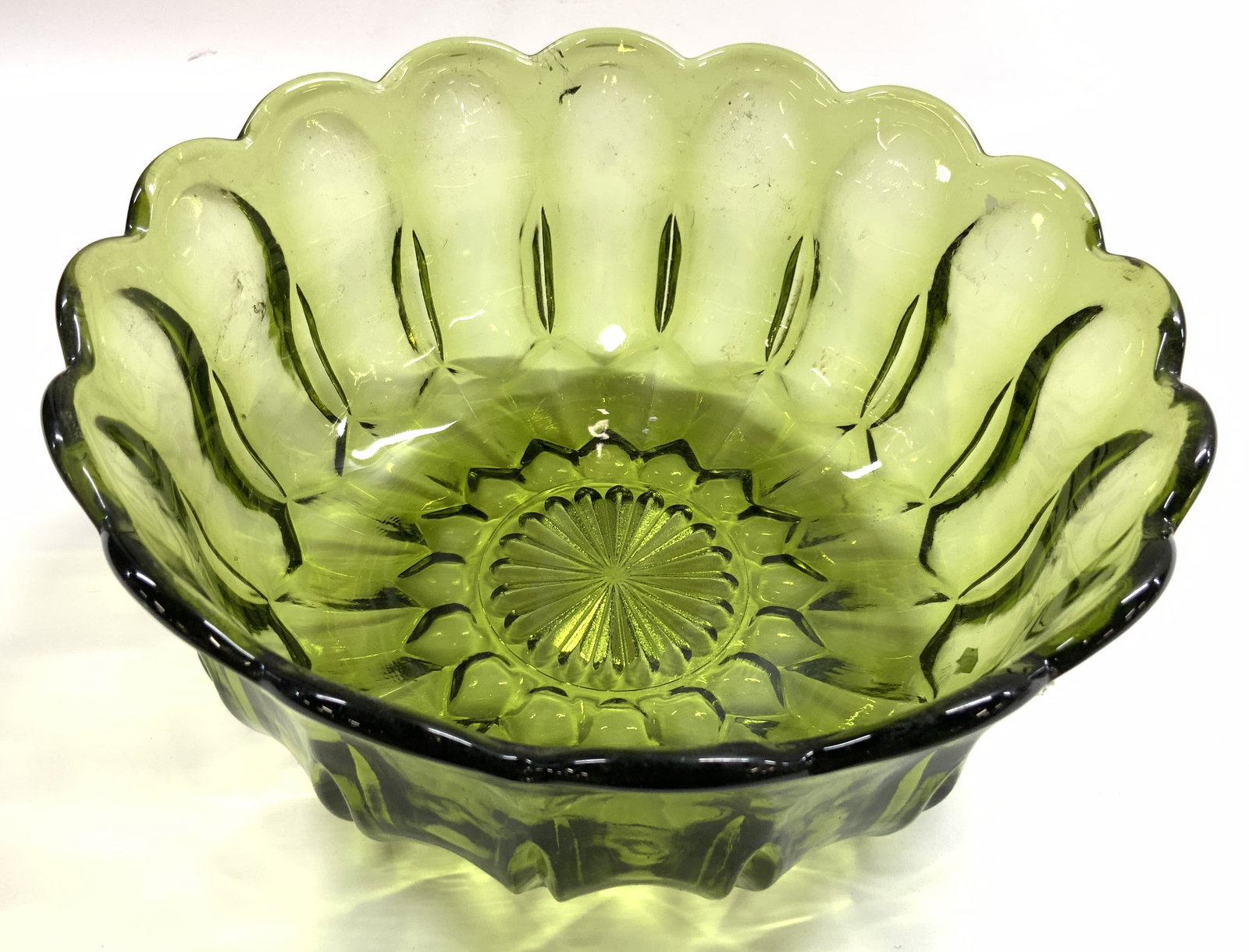 Anchor Hocking Fairfield Avocado Green Salad Bowl (1 of 6)