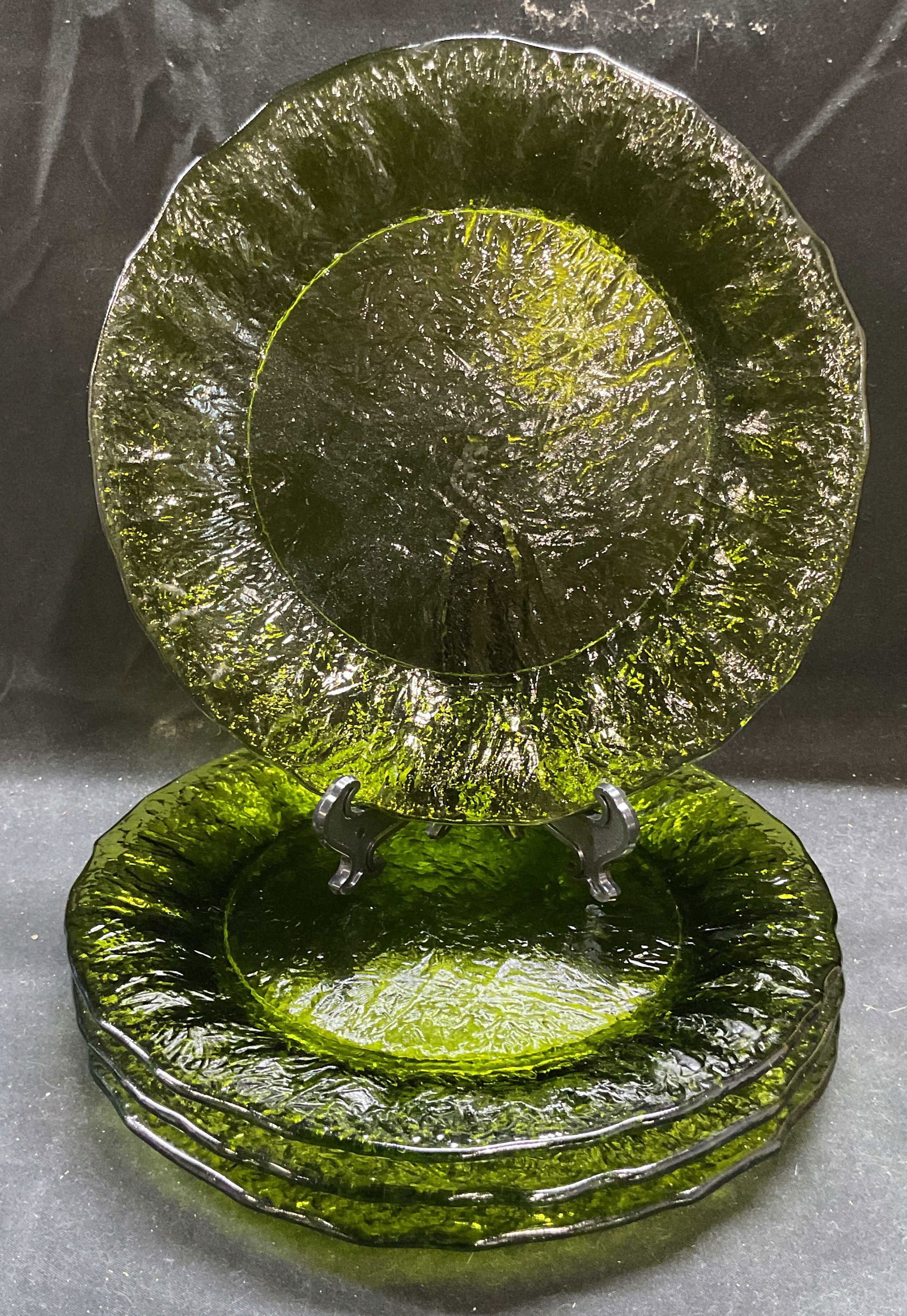 Set 4 Textured Green Glass Plates (1 of 6)