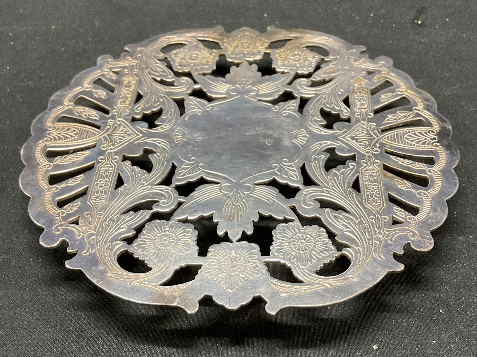 Wallace Trivet Silver Plated Pierced Scroll Etched (1 of 7)