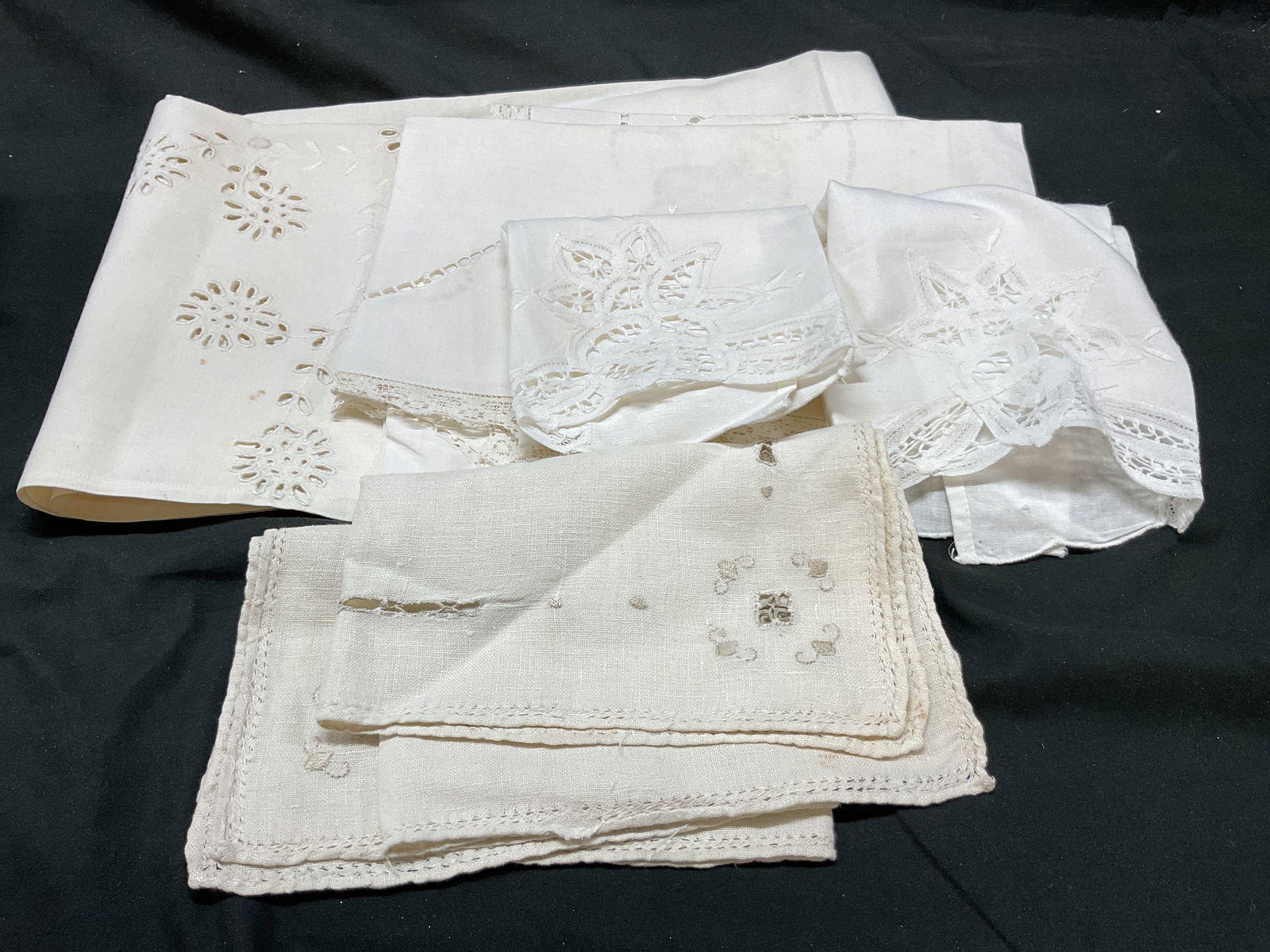 Lot 5 Linen Hand Towels Table Toppers Napkins (1 of 8)