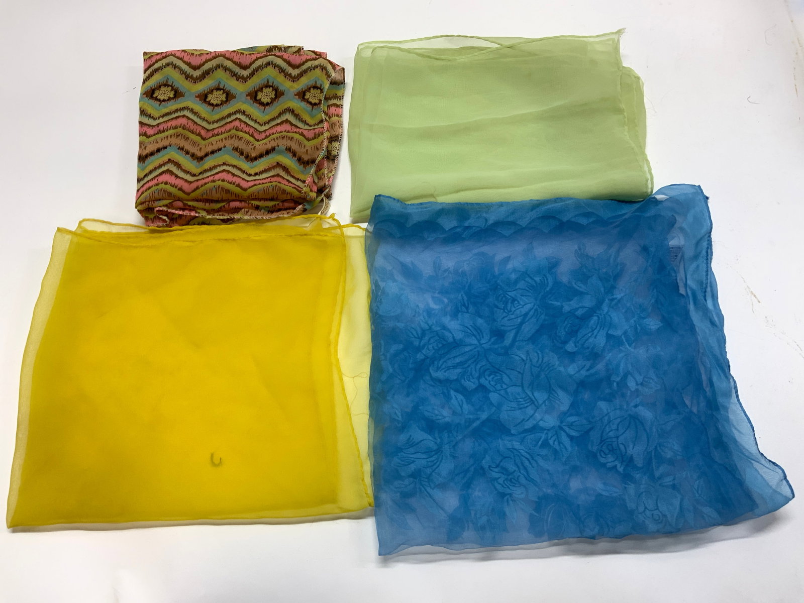 Lot 4 Assorted Zigzag & Color Pattern Scarves JAPAN (1 of 10)