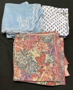 Lot 3 Assorted Kitchen Napkins J Carssonne: Lot 3 Assorted Kitchen napkins. Lot includes 11 light blue with white trim, 8 white with blue floral pattern, 7 pink floral pattern. 18 x 18 inches. Some surface wear consistent with exposure. J Carss
