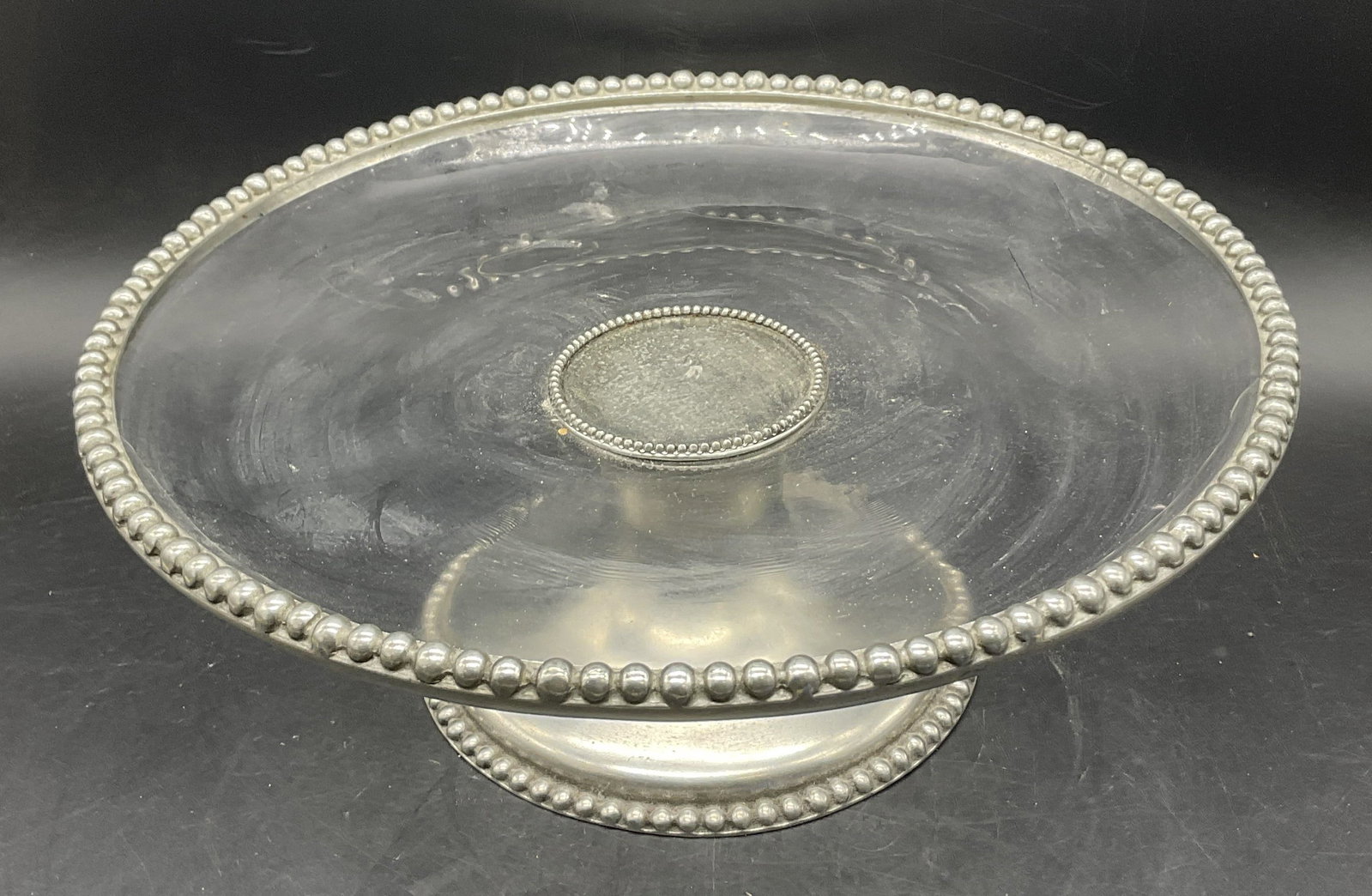 ARTE ITALICA Handmade Glass & Metal Pedestal Dish: ARTE ITALICA Handmade Glass & Metal Pedestal Dish / Cake Stand. Underside is marked ARTE ITALICA, HANDMADE IN ITALY. Owl and 95 trademark to the underside. Measures approx. 4.5H x 12.25W in. Loose pie