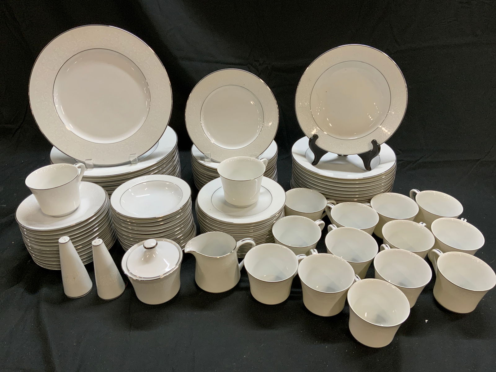 89 FOUR CROWN Lovelace Pattern Tableware JAPAN (1 of 13)