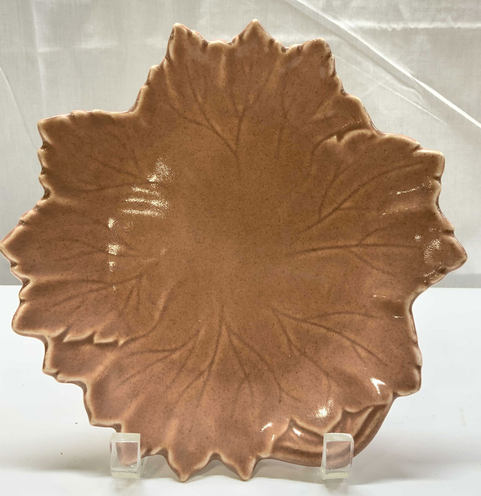 WOODFIELD Steubenville Salmon Leaf Pattern Plate (1 of 6)