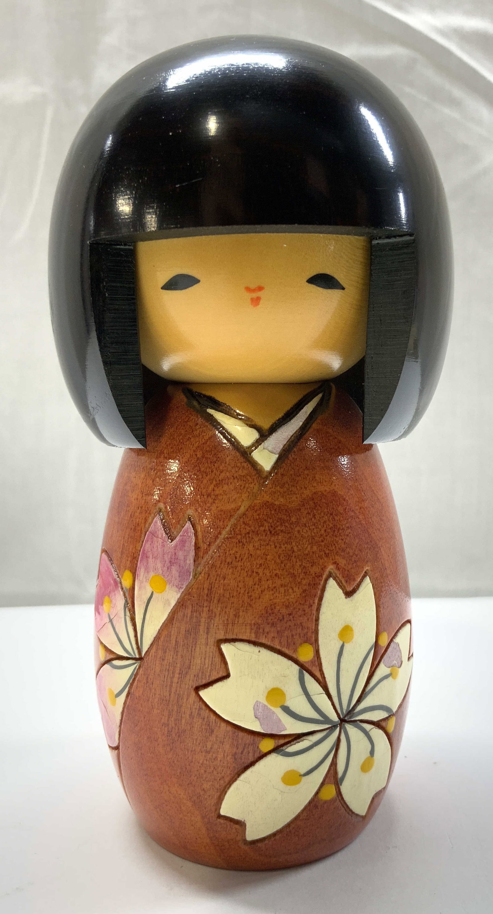 Usaburo Japanese Kokesi Wooden Doll JAPAN: Usaburo Japanese Kokesi Wooden Doll JAPAN Handcrafted wooden doll with intricate details. Doll has a cylindrical body & an enlarged head with a floral pattern. Underside is signed & marked. Reads WOOD