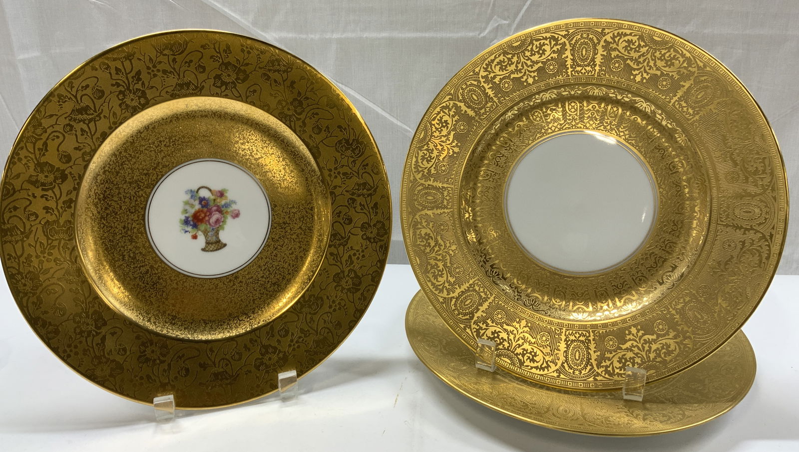 3 HUTSCHENREUTHER Gold Encrusted Floral Plates: 3 HUTSCHENREUTHER Gold Encrusted Floral Plates Porcelain plates feature a central floral bouquet & a gold encrusted band with embossed floral designs. Signed & marked on underside. Reads HUTSCHENREUTH