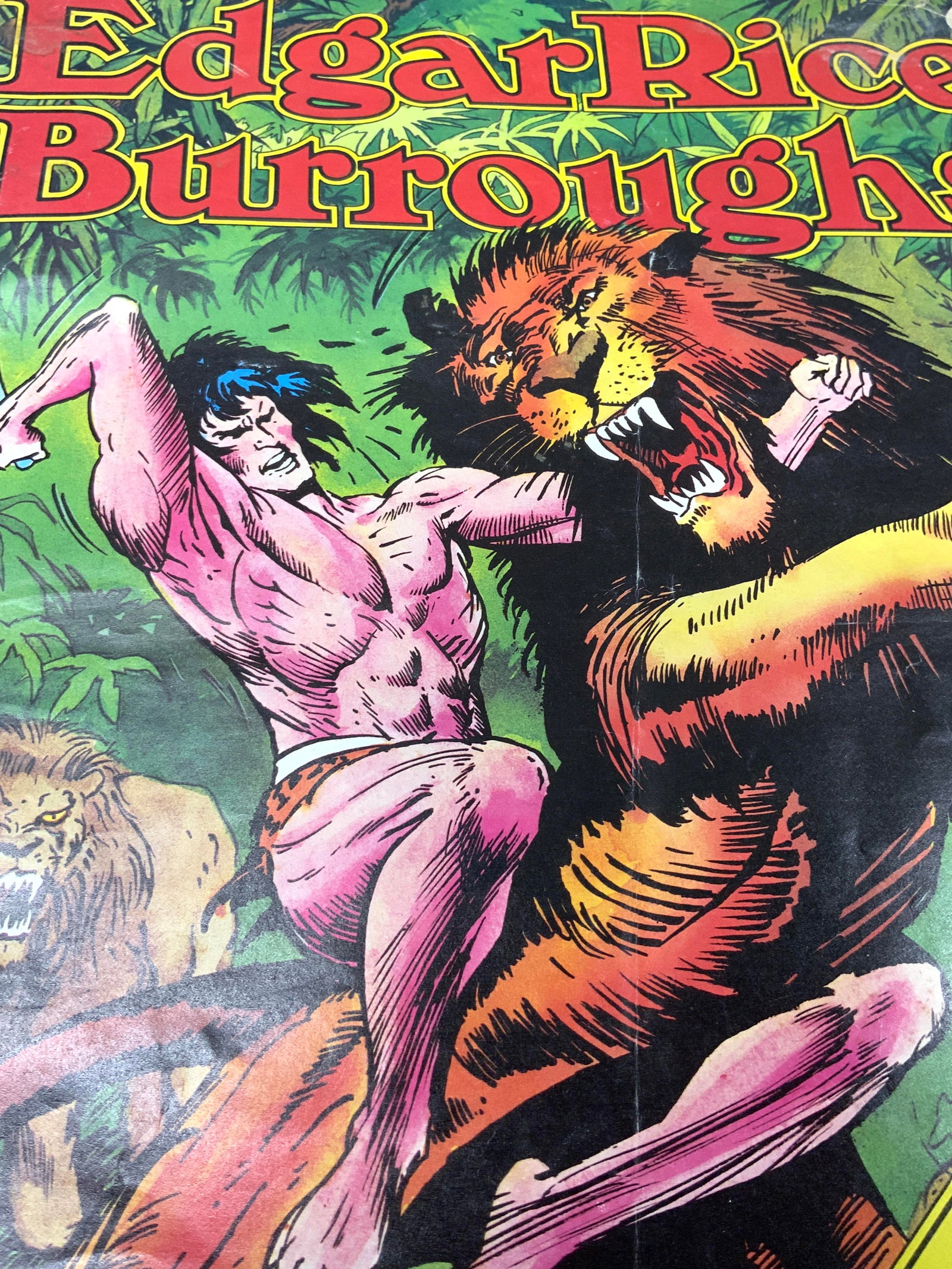 1975 EDGAR RICE BURROUGHS Magazine & Posters UK: 1975 EDGAR RICE BURROUGHS Magazine & Posters UK Oversized magazine & posters. Front cover features Tarzan fighting a lion. Magazine has colorful illustrations. Copyright NEW ENGLISH LIBRARY 1975. Surf