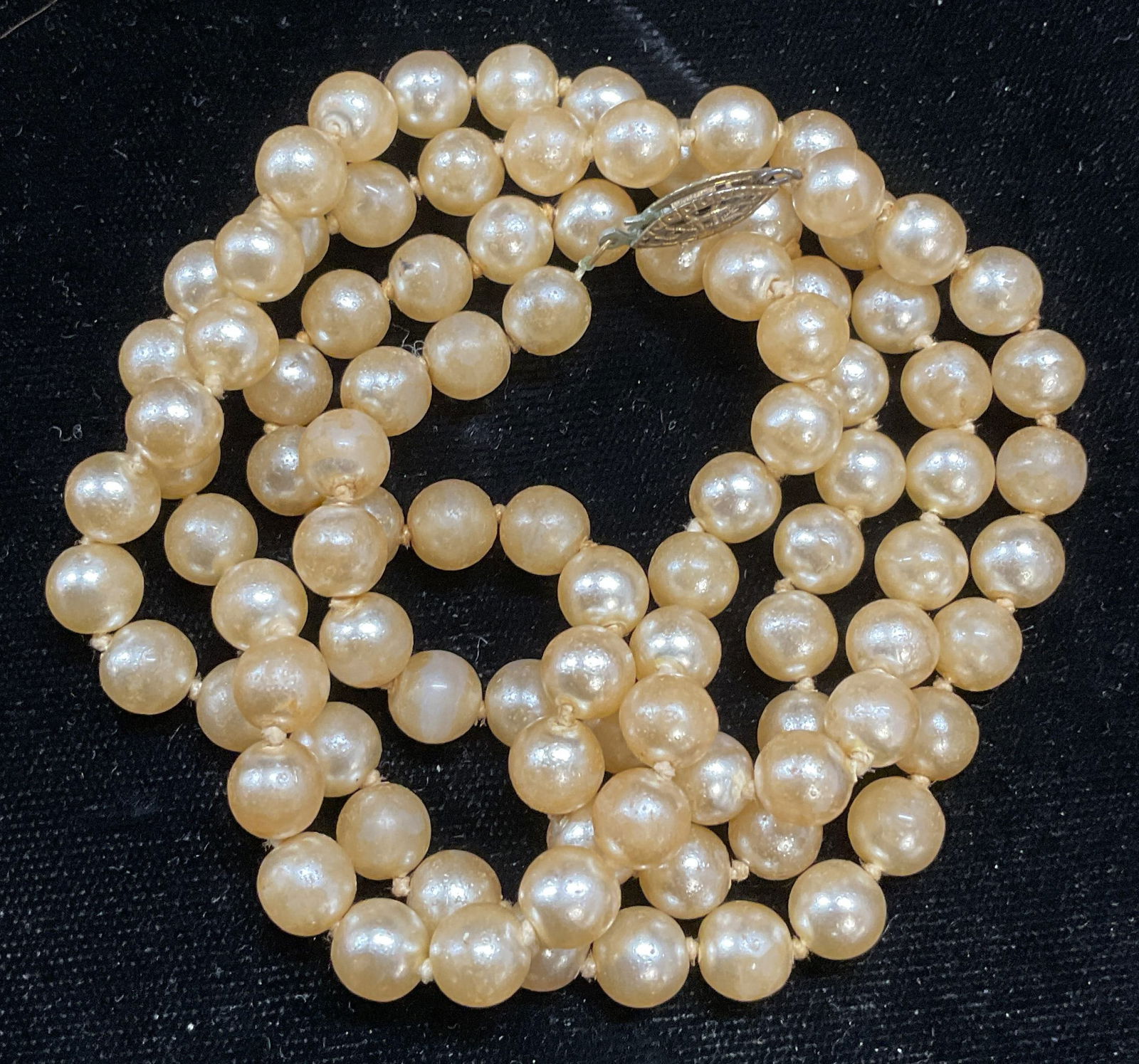 Vintage Faux Pearl Beaded Necklace: Vintage faux pearl beaded necklace on double knotted string. Drop length approx 14.5 inches. Includes jewelry box. Some wear including scratching and loss to finish. Jewelry, estate jewelry, costume j