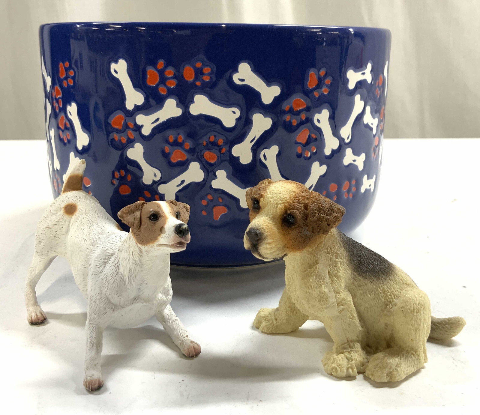 WAECHTERSBACH Porc Dog Bwl & Dog Figures GERMANY: Underside is marked WAECHTERSBACH GERMANY. Lot includes 1 bowl, & 2 dog figures. Bowl is blue with red and white paw print and bone pattern detail. Each dog figure appears to be resin. Bowl measures a