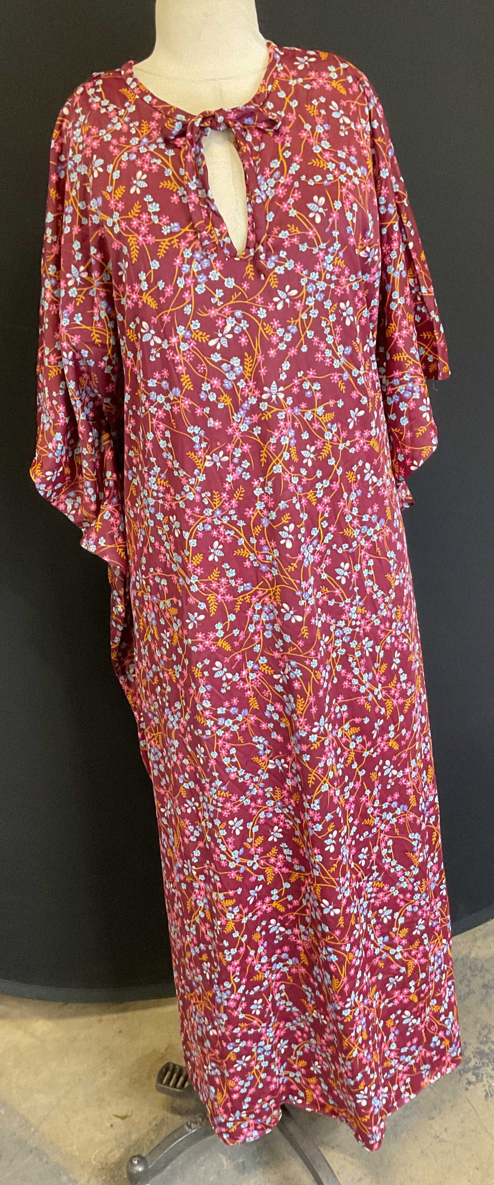 Vtg Butterfield 8 Long Kaftan Floral Dress USA: Vintage Butterfield 8 Long kaftan floral dress. Maroon dress with floral patterns. Large open slotted sides, billowed sleeves. Front string. 100% Antron. Made in USA. 35 inches across chest. Some surf