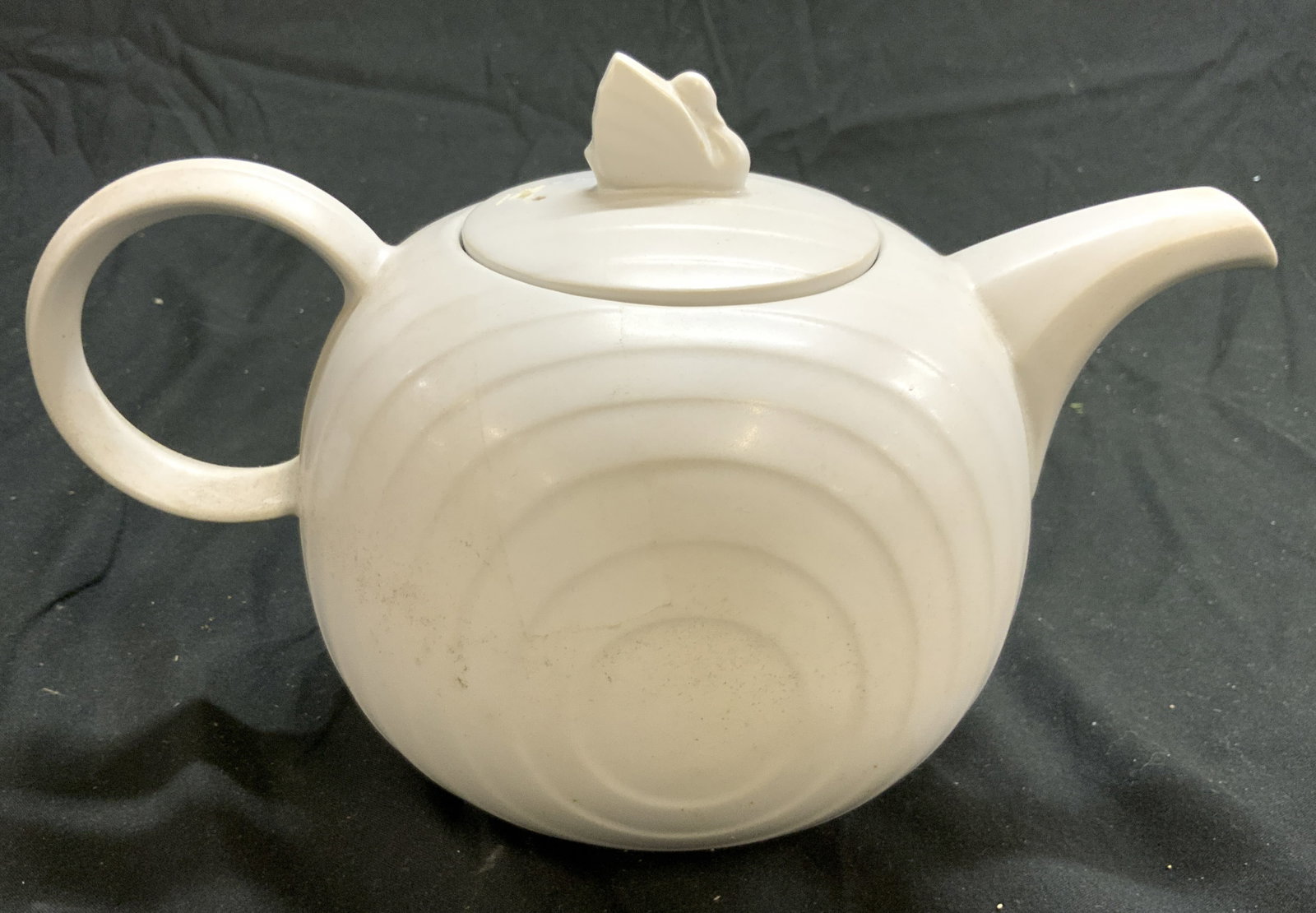 SWAN LAKE Porc T Pot W Lid HORNESA ENGLAND: Underside is marked SWAN LAKE HORNESA ENGLAND. Piece is white toned and porcelain. Teapot is ribbed. Piece has semi circular form handle. Teapot includes lid. Piece measures approximately 9.5 inches d